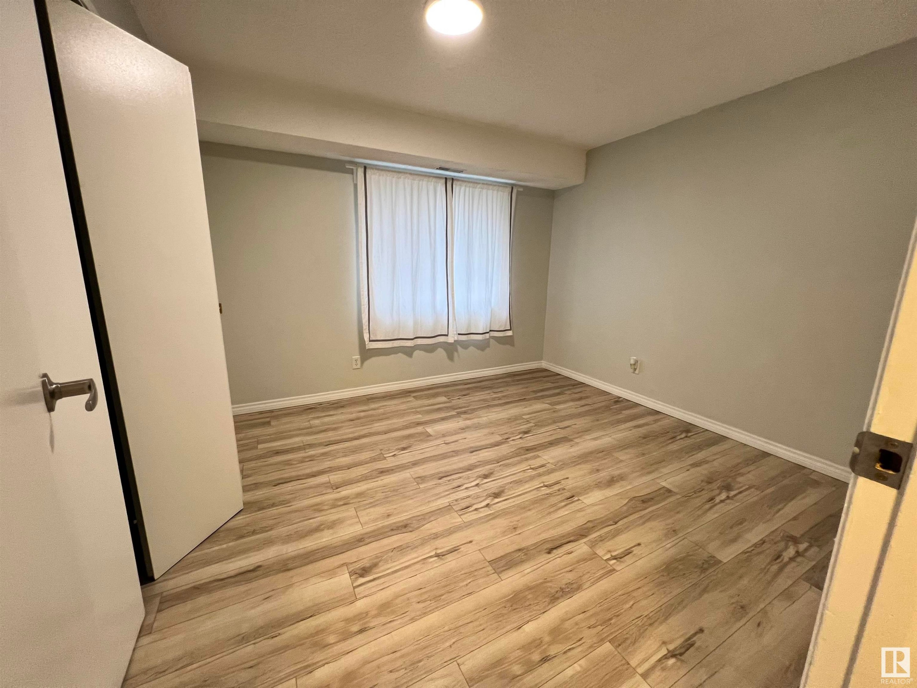 












102 11825 71 Street

,
Edmonton,




AB
T5B 1W4


