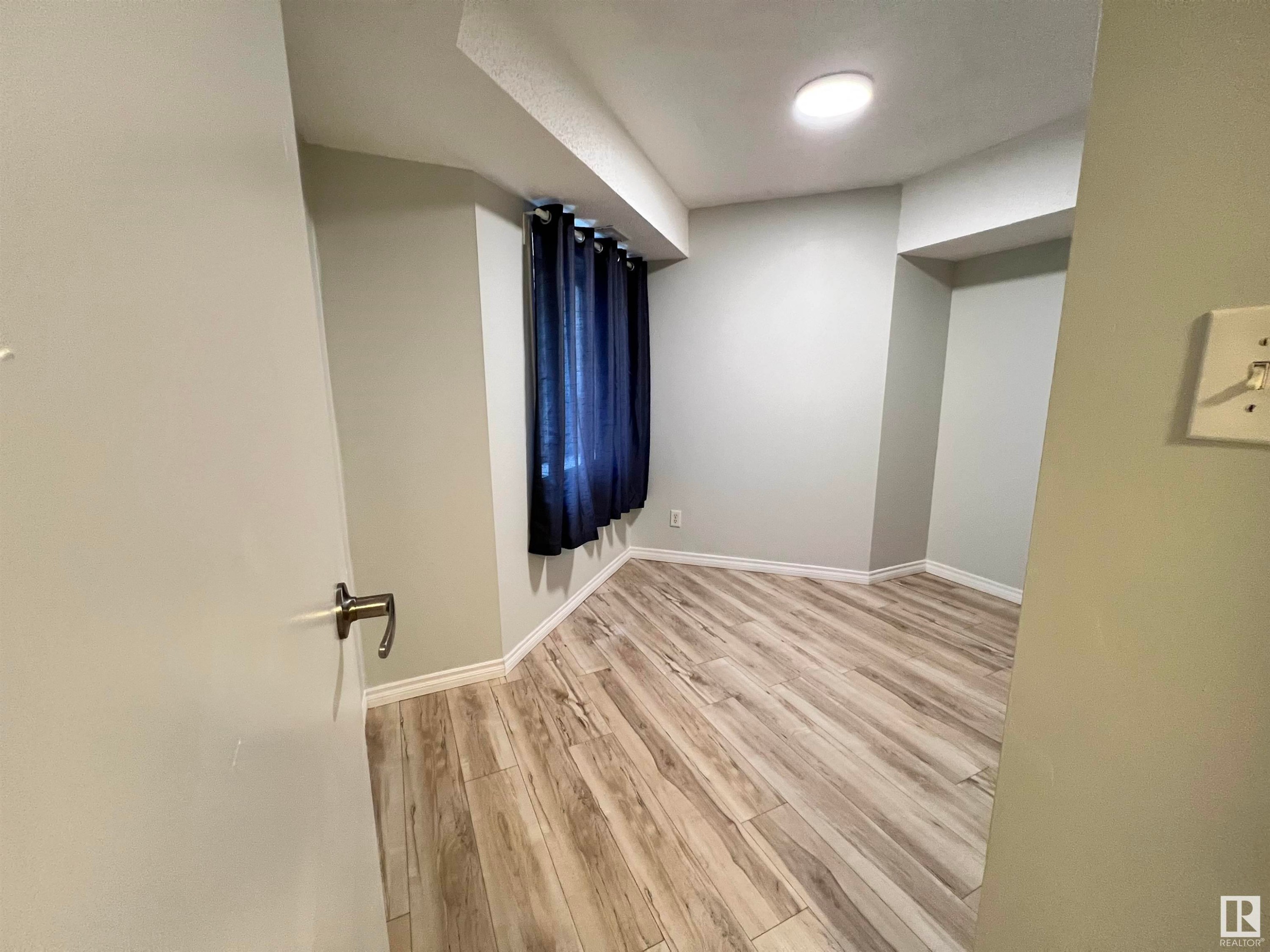 












102 11825 71 Street

,
Edmonton,




AB
T5B 1W4

