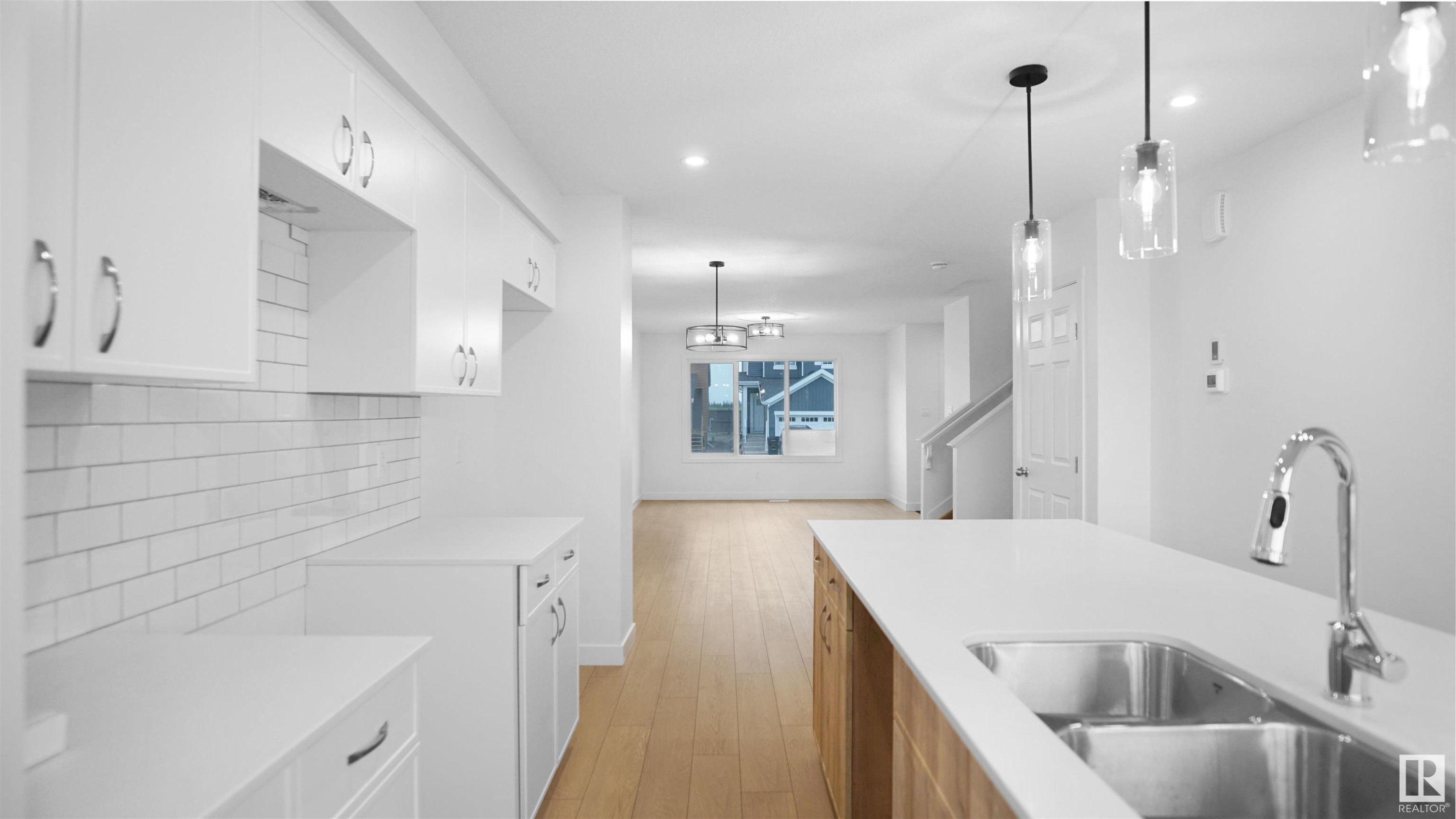 












20915 16 Avenue

,
Edmonton,




AB
T6M 3E7


