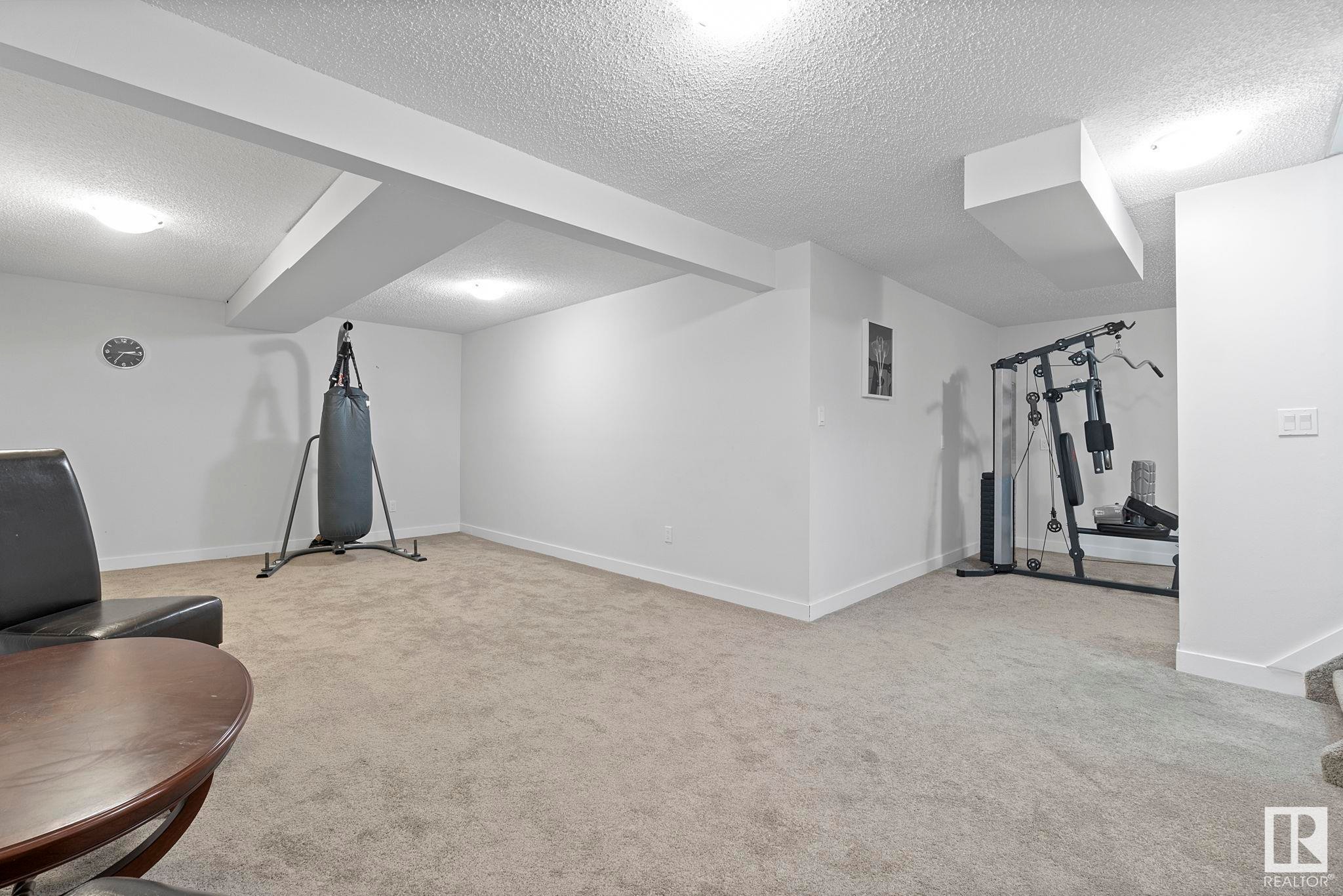 












18404 66 Avenue

,
Edmonton,




AB
T5T 2M2

