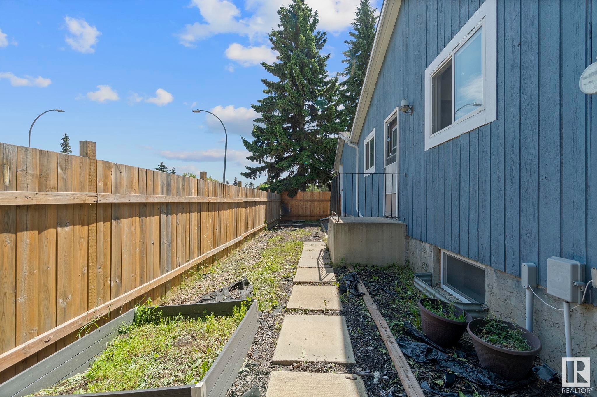












18404 66 Avenue

,
Edmonton,




AB
T5T 2M2

