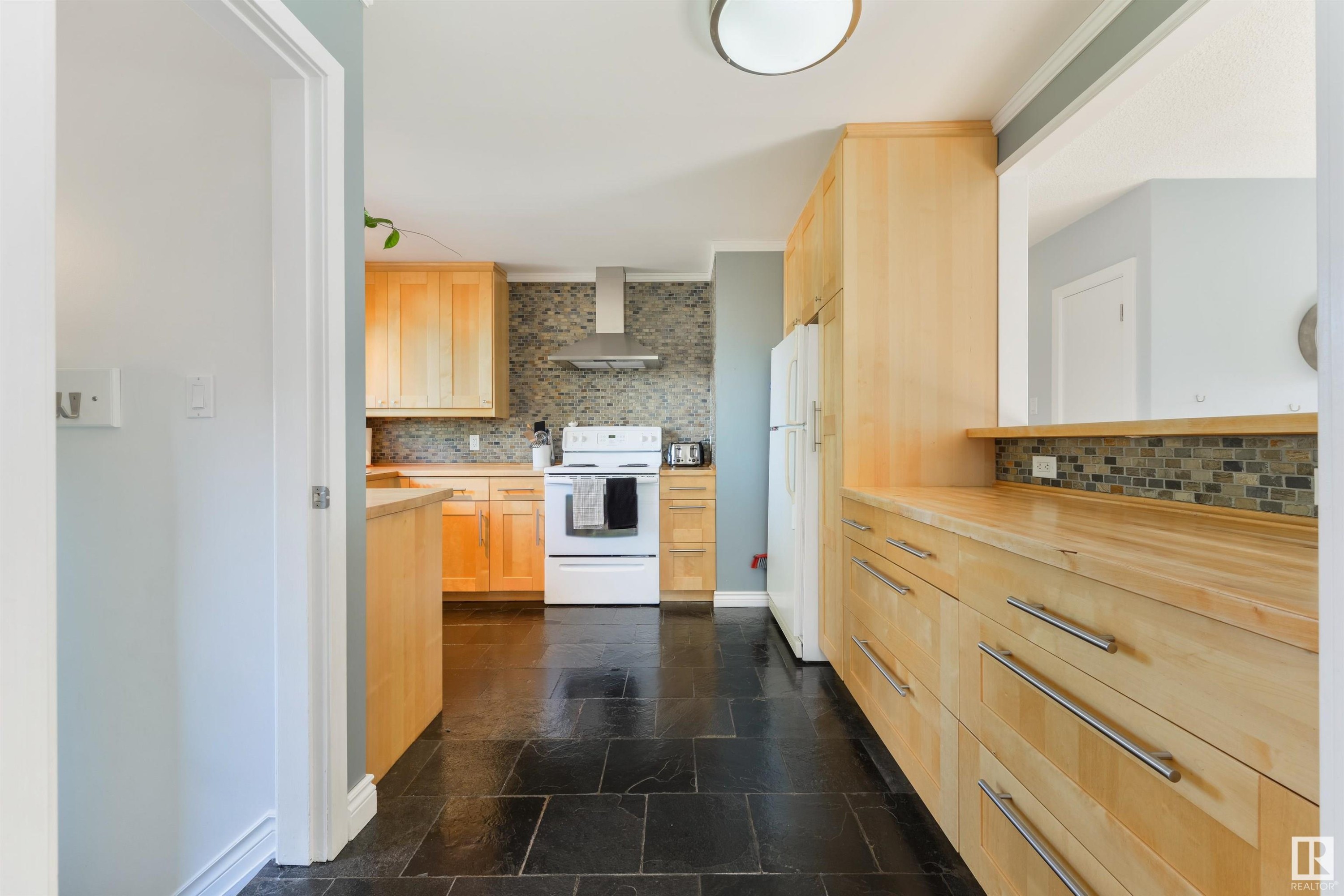 












13408 116 Street

,
Edmonton,




AB
T5E 5J1

