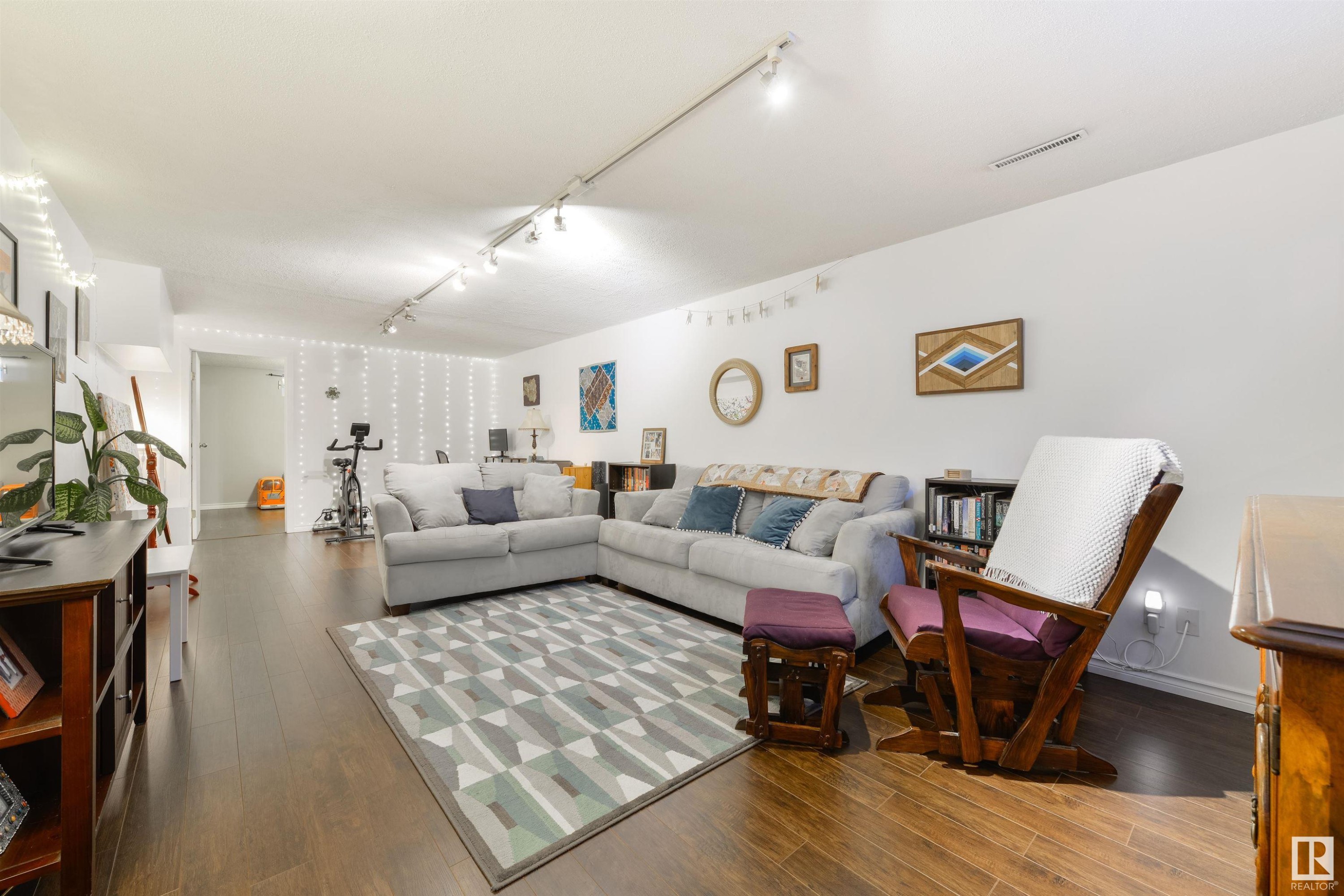 












13408 116 Street

,
Edmonton,




AB
T5E 5J1

