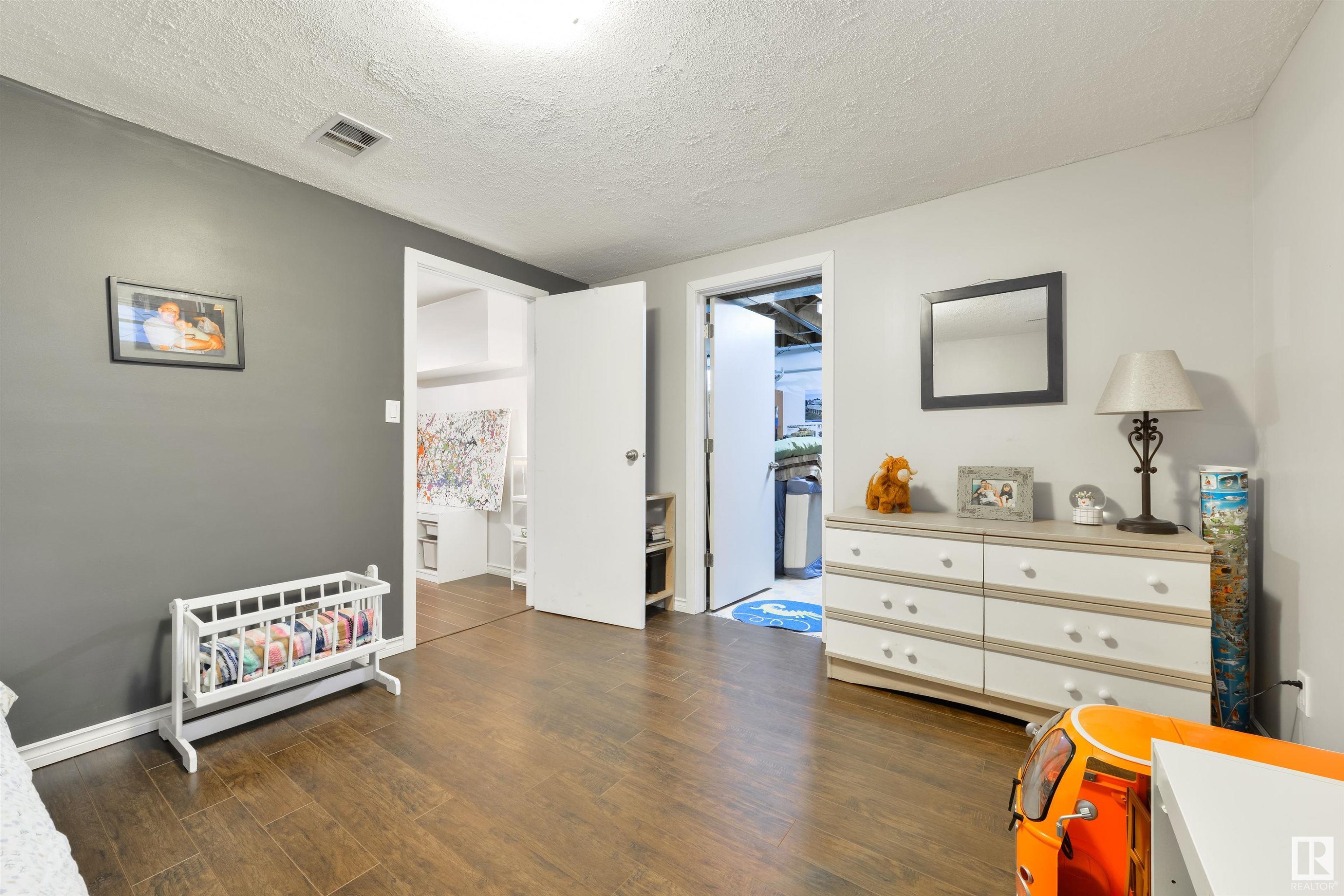 












13408 116 Street

,
Edmonton,




AB
T5E 5J1

