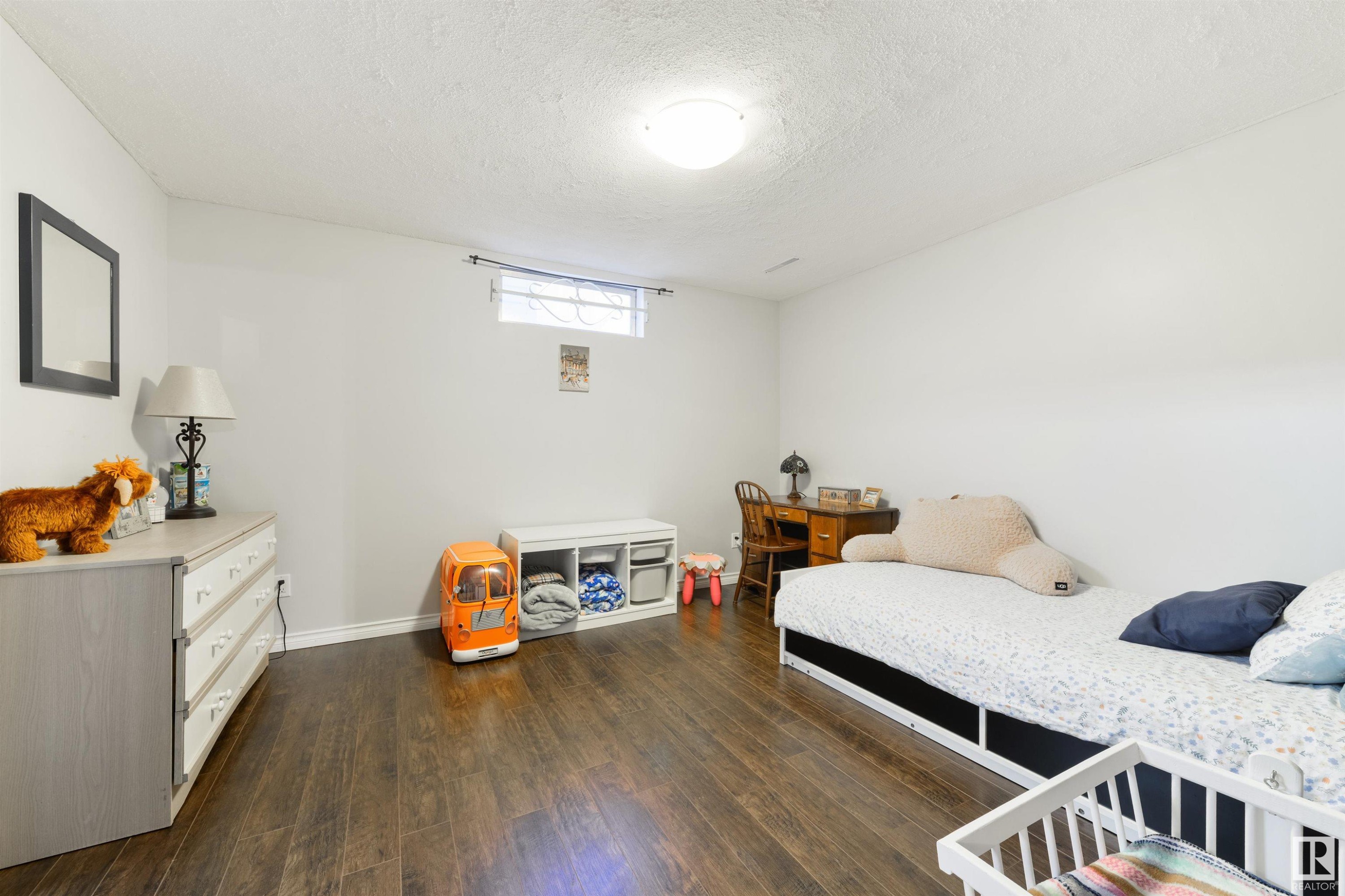 












13408 116 Street

,
Edmonton,




AB
T5E 5J1

