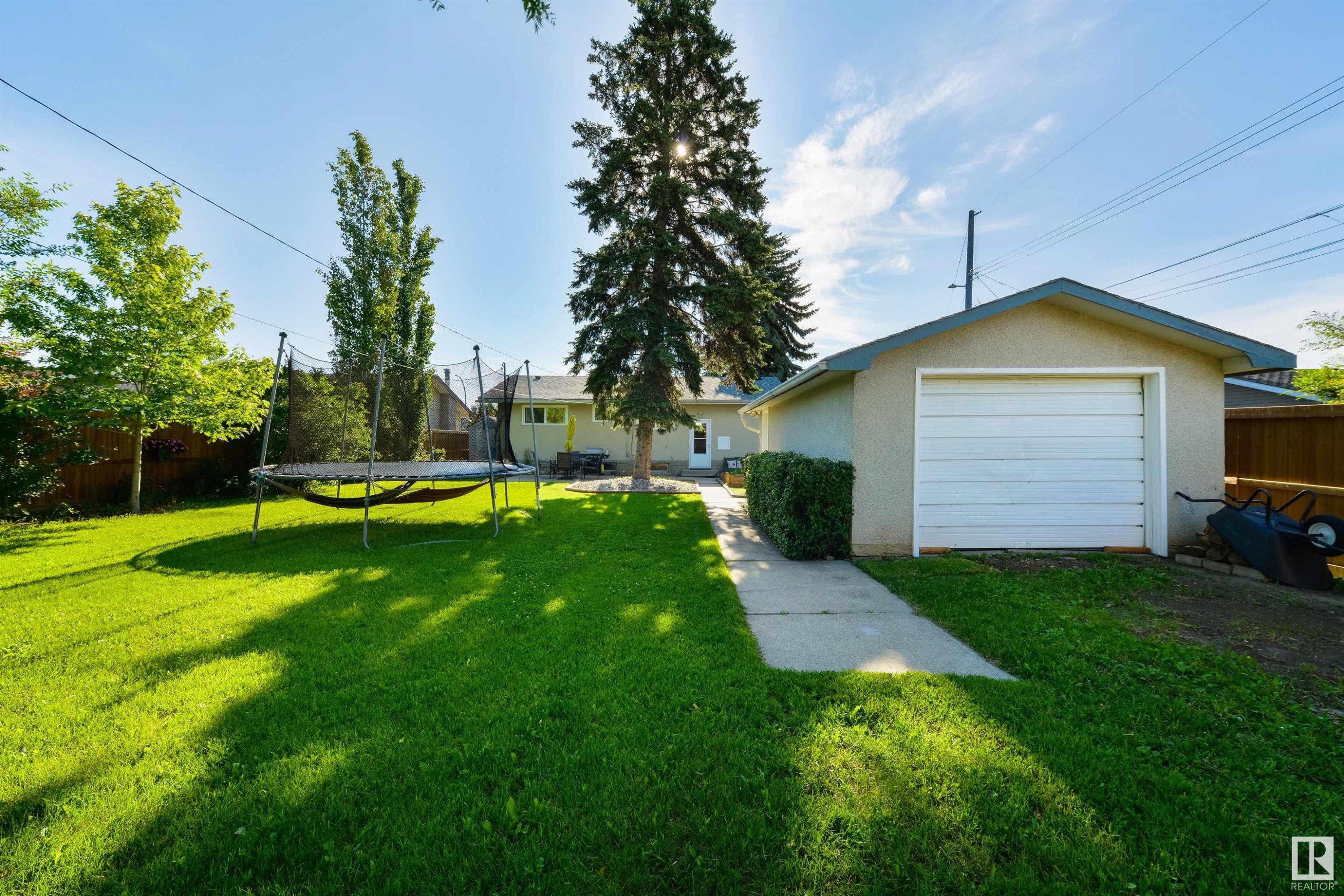 












13408 116 Street

,
Edmonton,




AB
T5E 5J1

