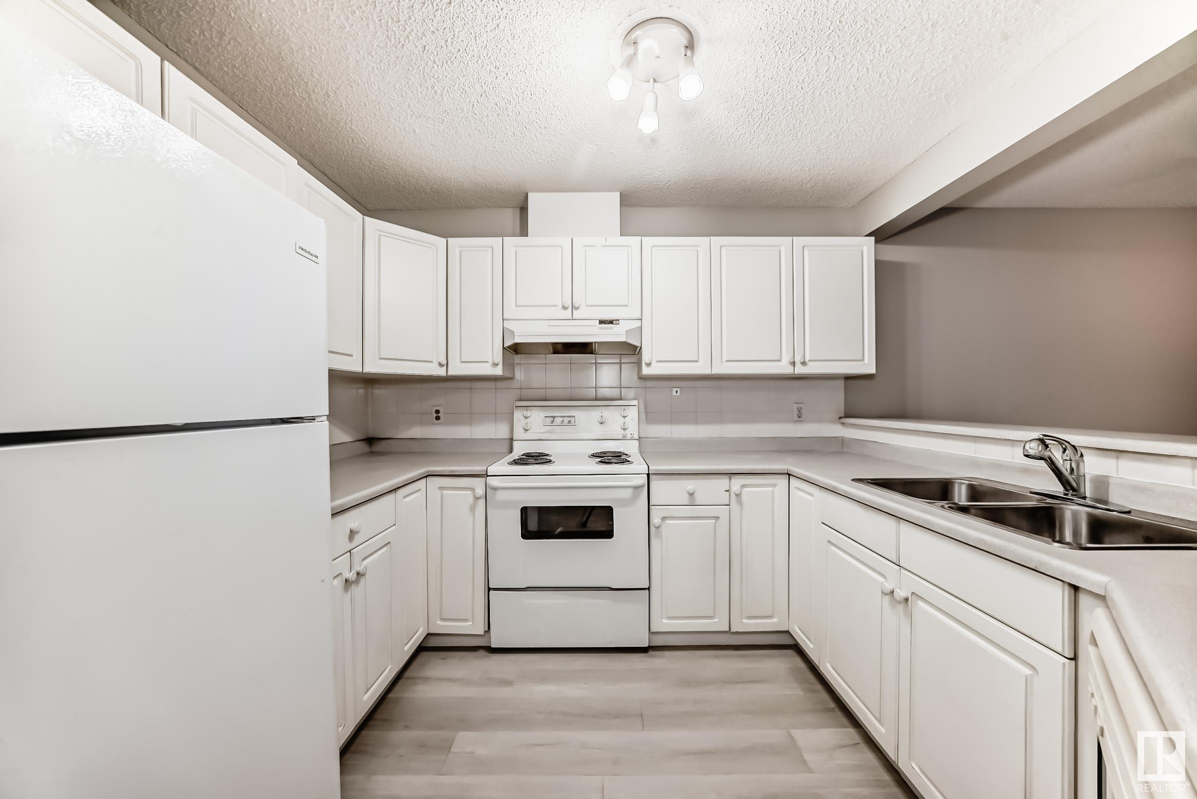 












308 10153 117 Street

,
Edmonton,




AB
T5K 1X5


