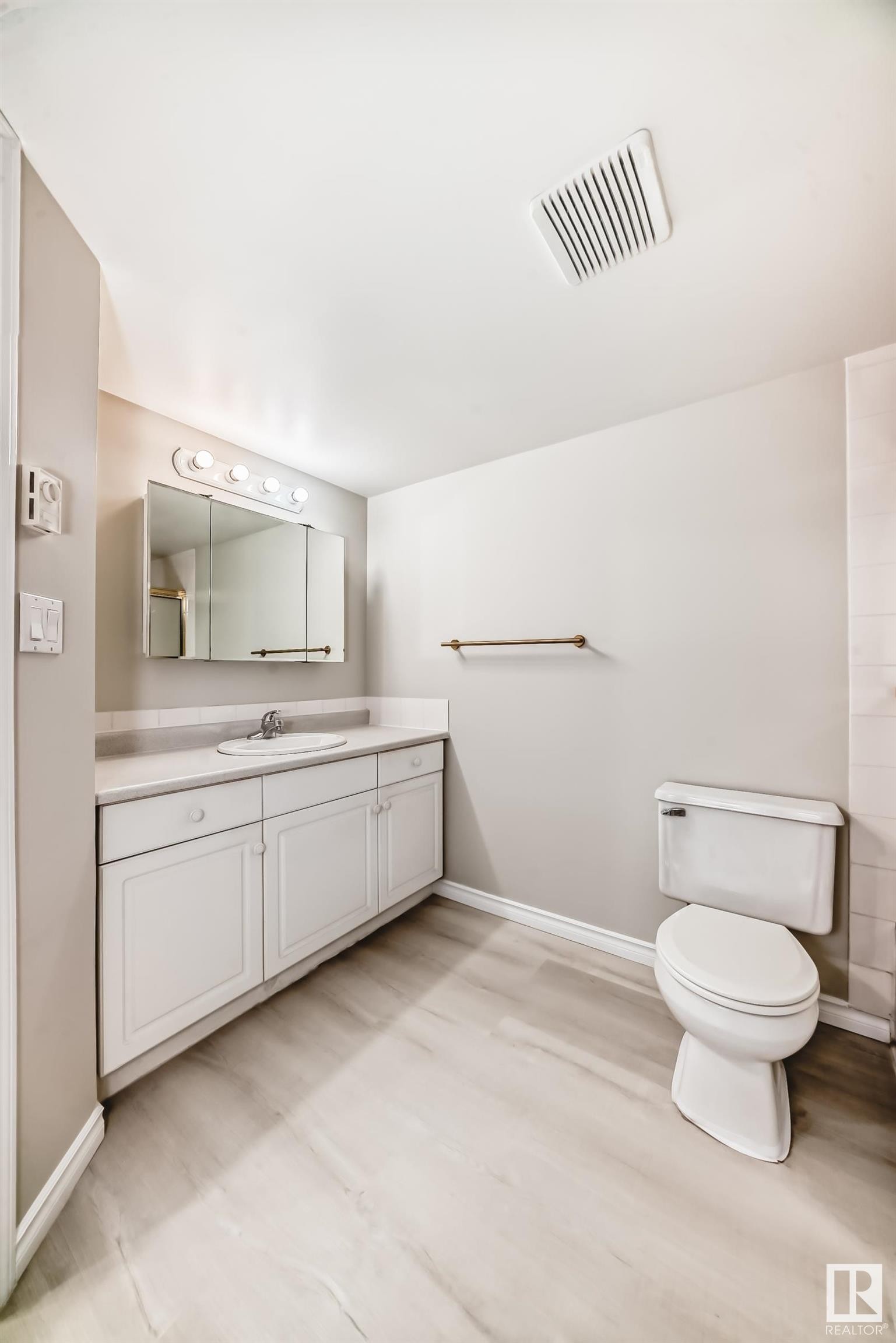 












308 10153 117 Street

,
Edmonton,




AB
T5K 1X5

