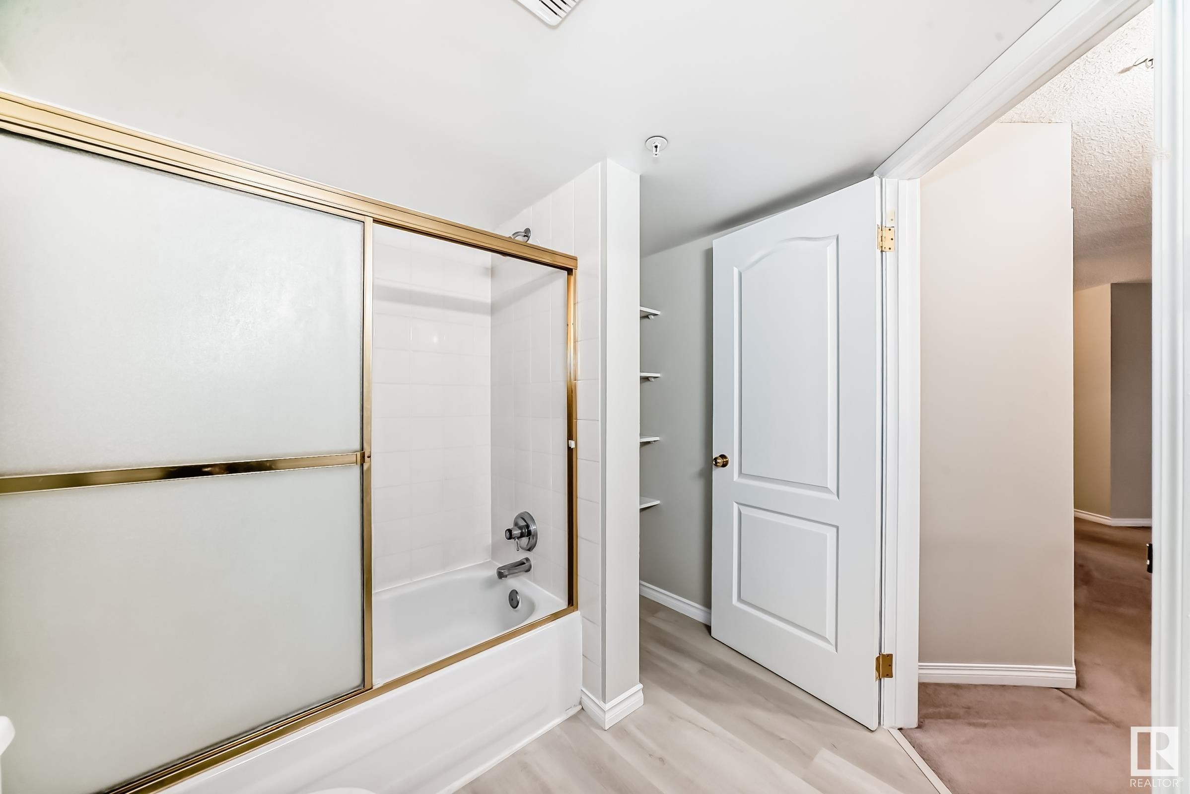 












308 10153 117 Street

,
Edmonton,




AB
T5K 1X5

