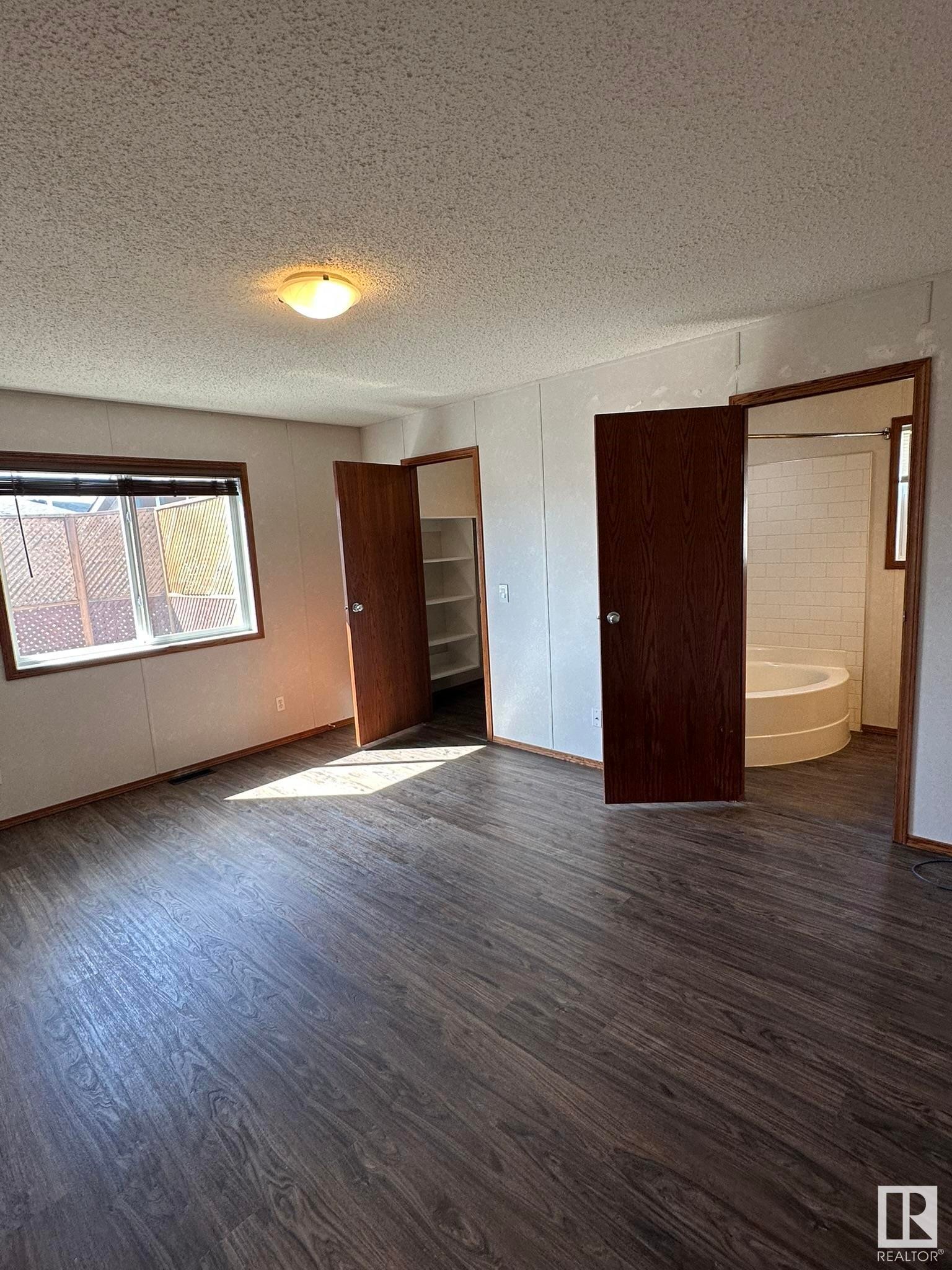 












1244 53222 Range Road 272

,
Rural Parkland County,




AB
T7X 4K4


