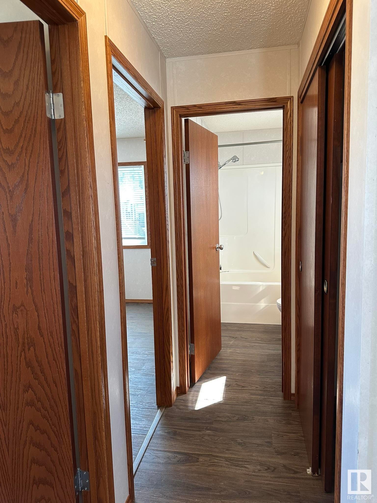 












1244 53222 Range Road 272

,
Rural Parkland County,




AB
T7X 4K4

