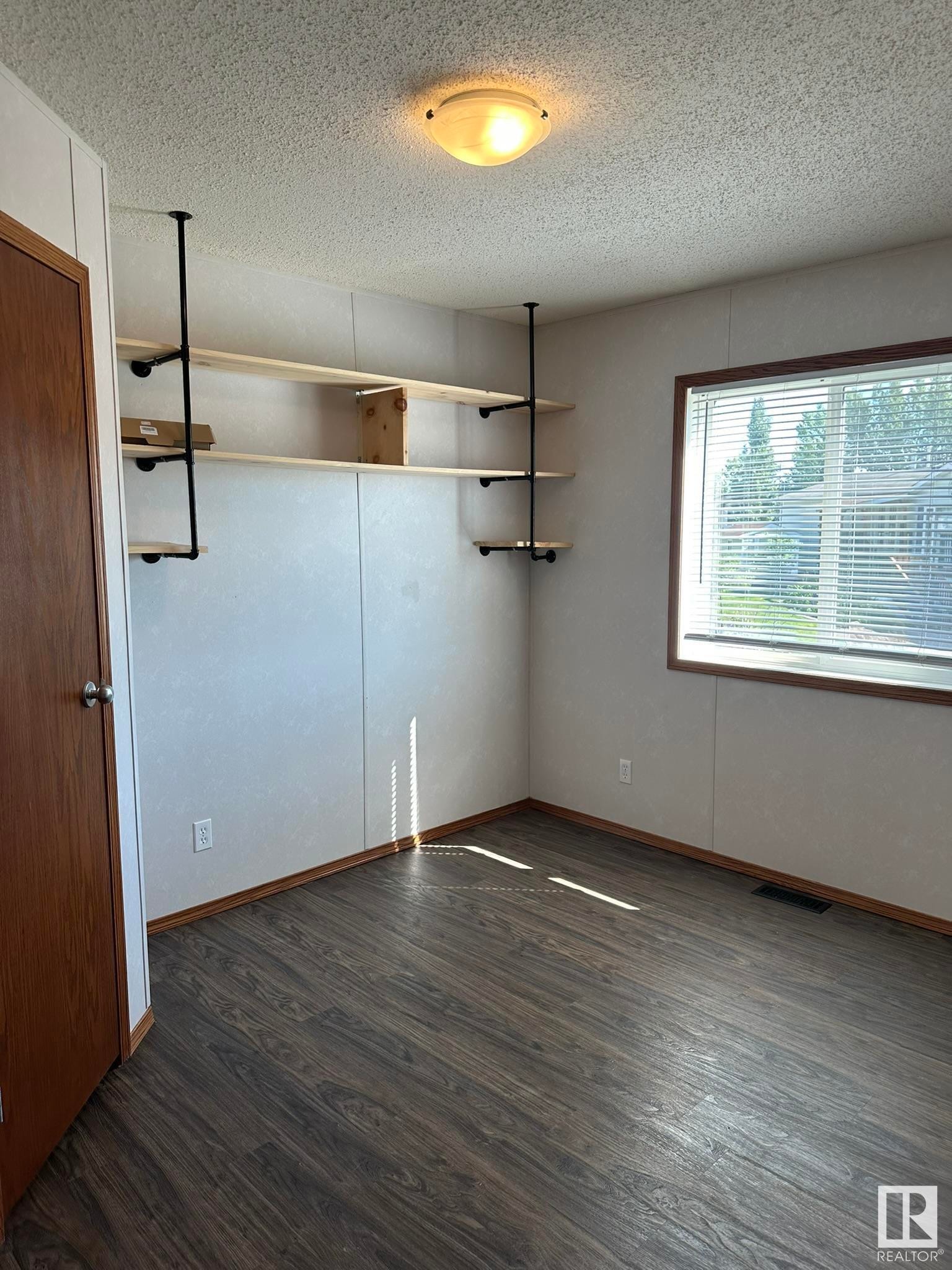 












1244 53222 Range Road 272

,
Rural Parkland County,




AB
T7X 4K4


