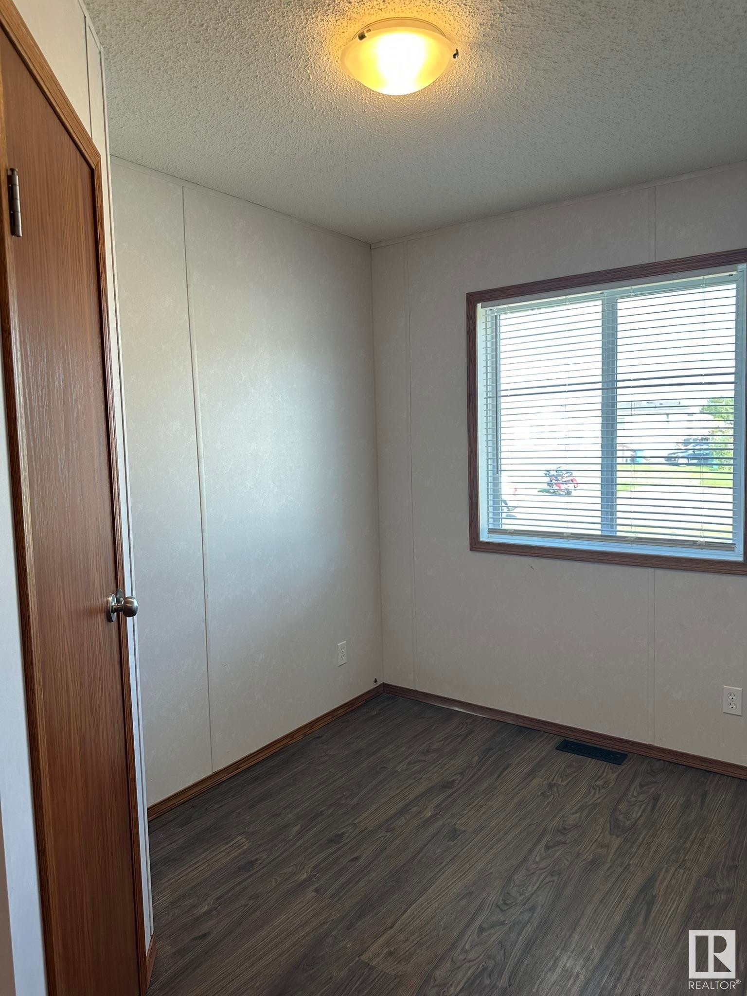 












1244 53222 Range Road 272

,
Rural Parkland County,




AB
T7X 4K4

