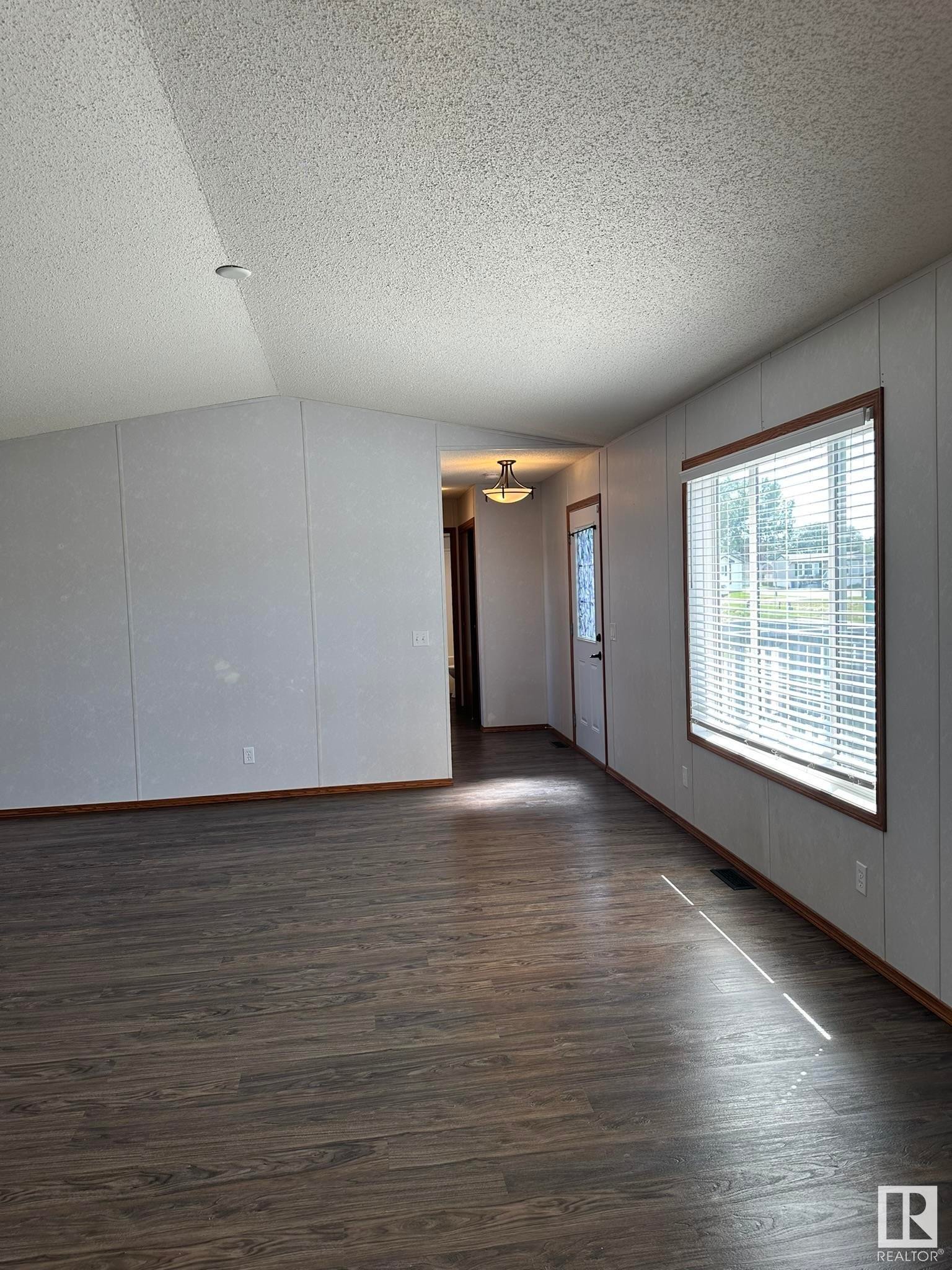 












1244 53222 Range Road 272

,
Rural Parkland County,




AB
T7X 4K4

