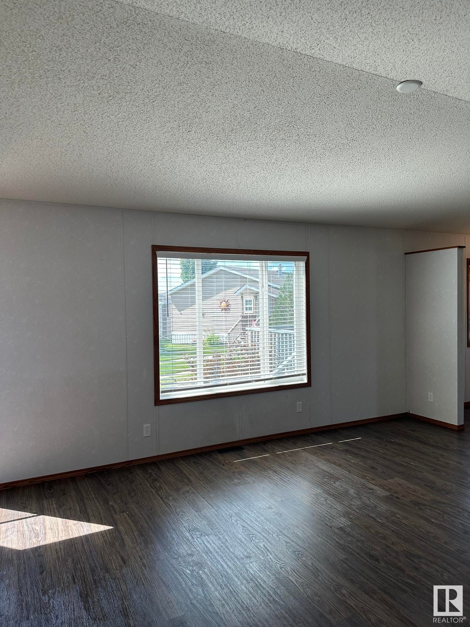 












1244 53222 Range Road 272

,
Rural Parkland County,




AB
T7X 4K4


