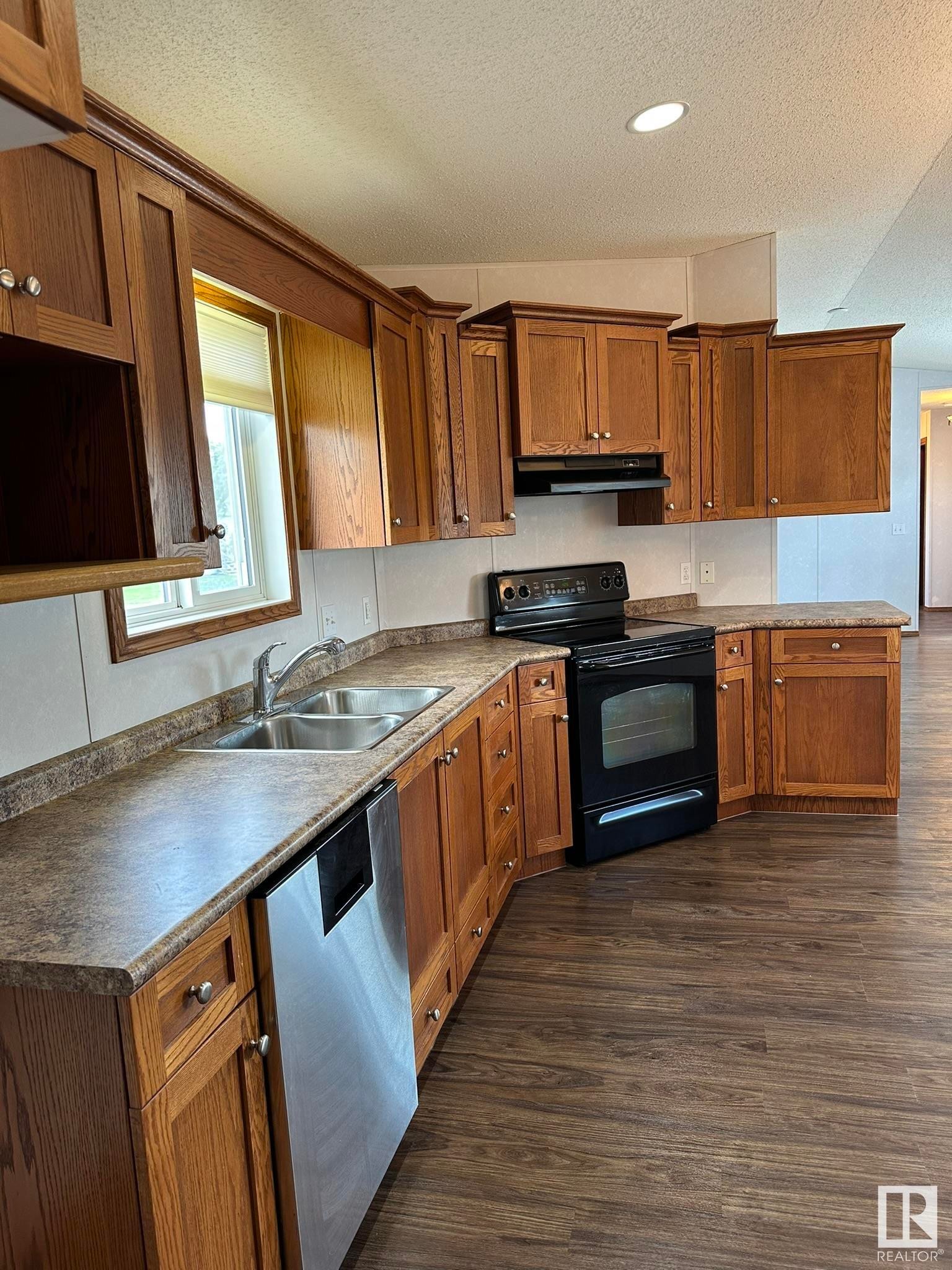 












1244 53222 Range Road 272

,
Rural Parkland County,




AB
T7X 4K4

