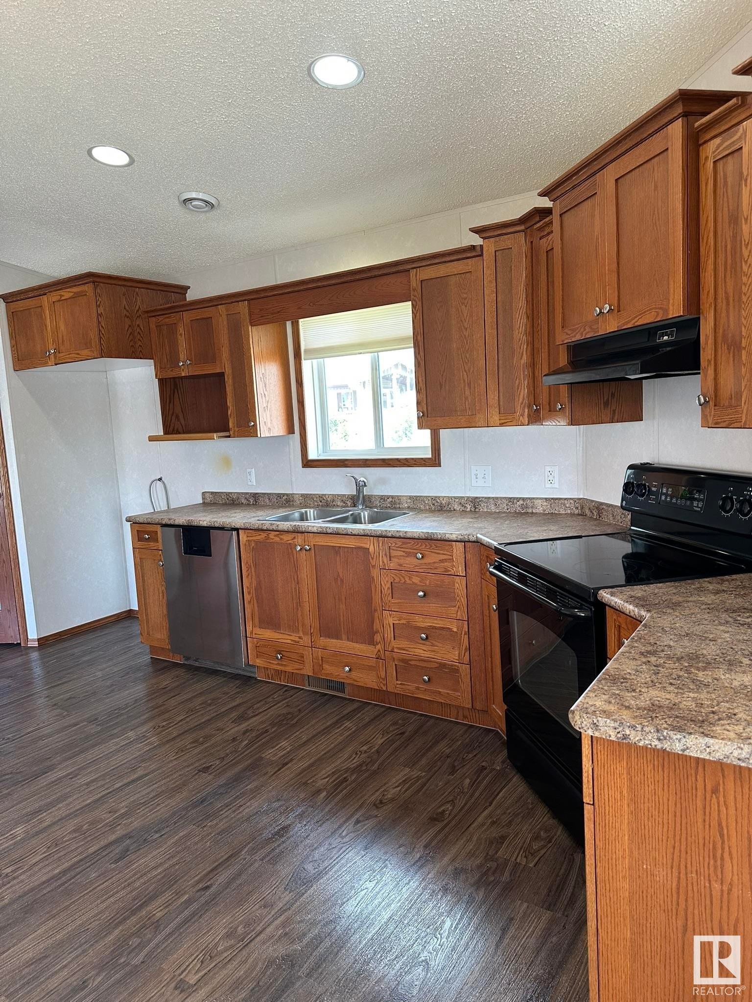 












1244 53222 Range Road 272

,
Rural Parkland County,




AB
T7X 4K4

