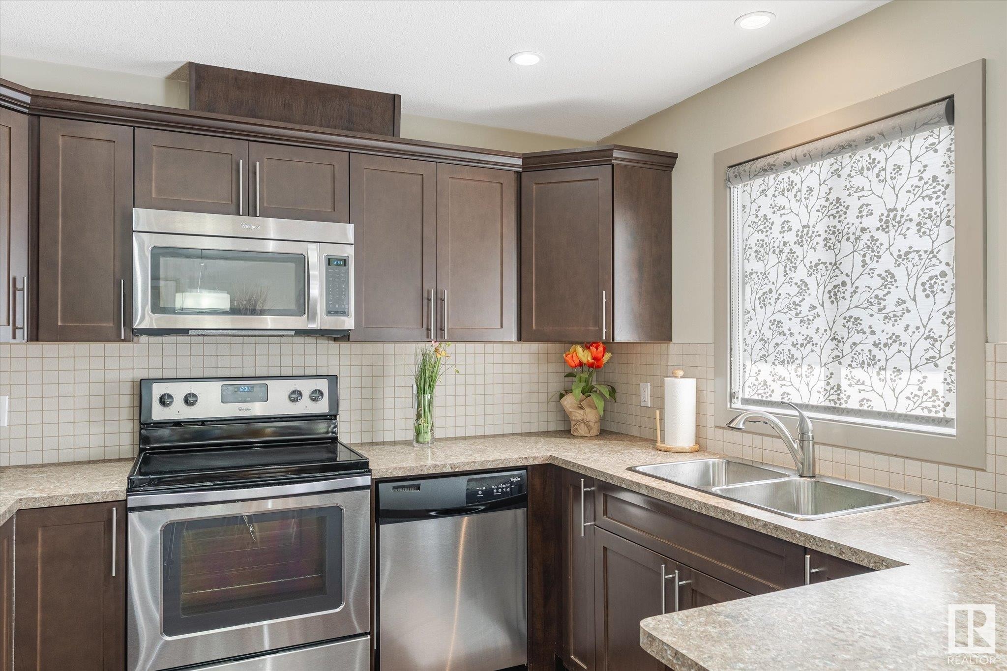 












26 1150 WINDERMERE Way

,
Edmonton,




AB
T6W 2B6

