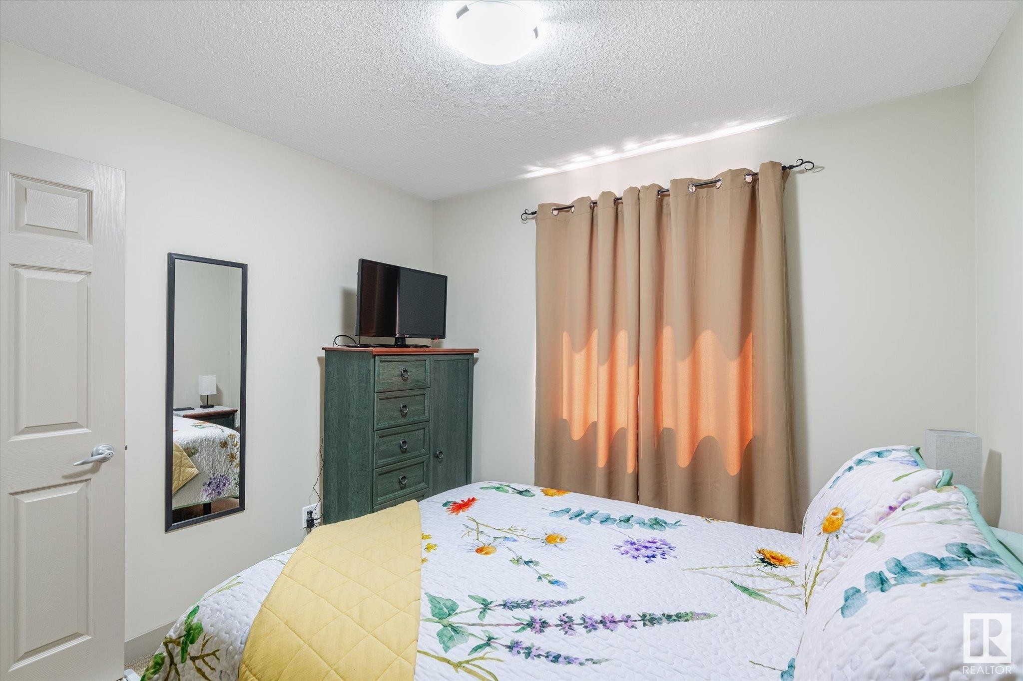 












26 1150 WINDERMERE Way

,
Edmonton,




AB
T6W 2B6

