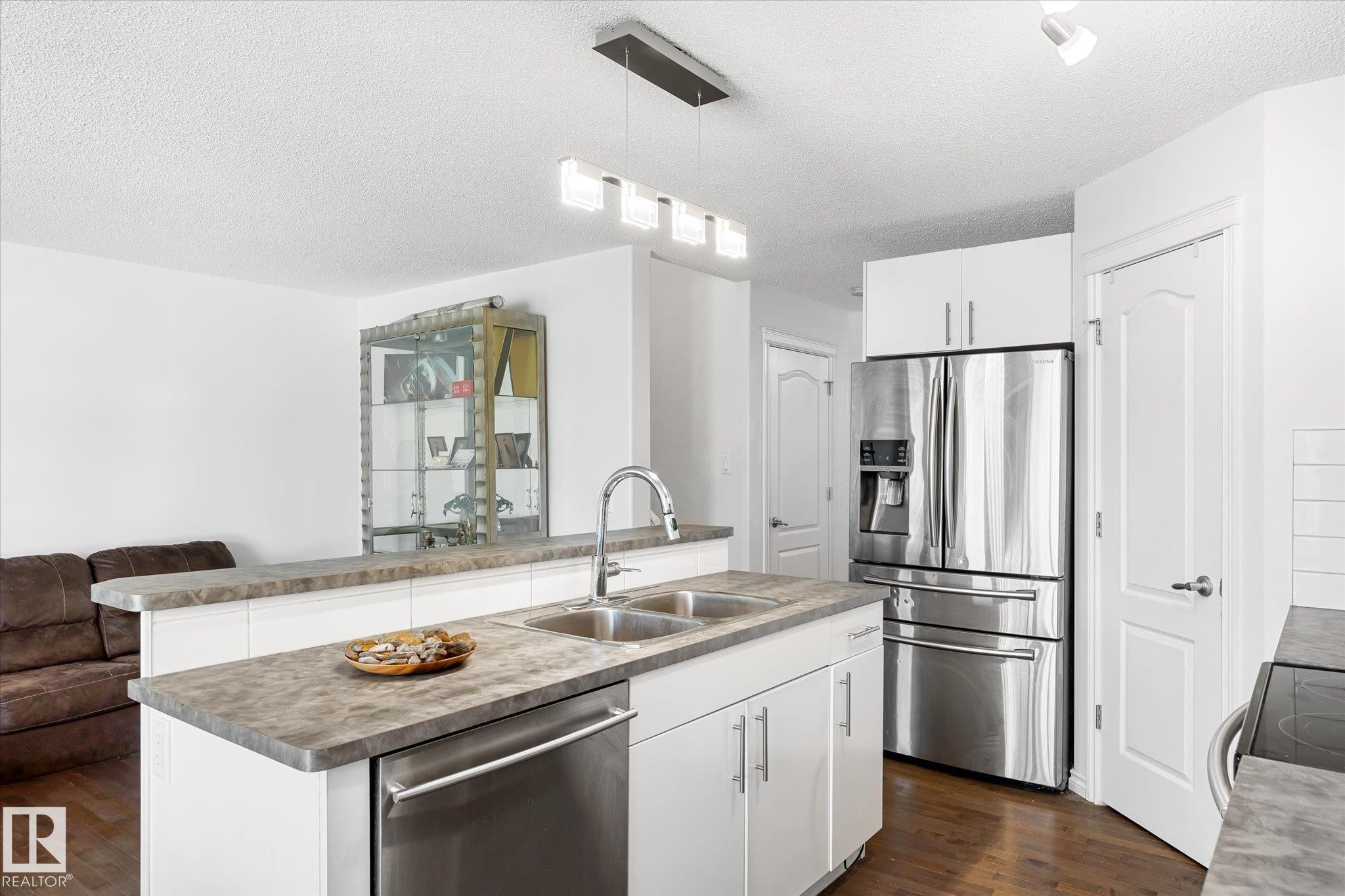 












17130 7A Avenue

,
Edmonton,




AB
T6W 0M5

