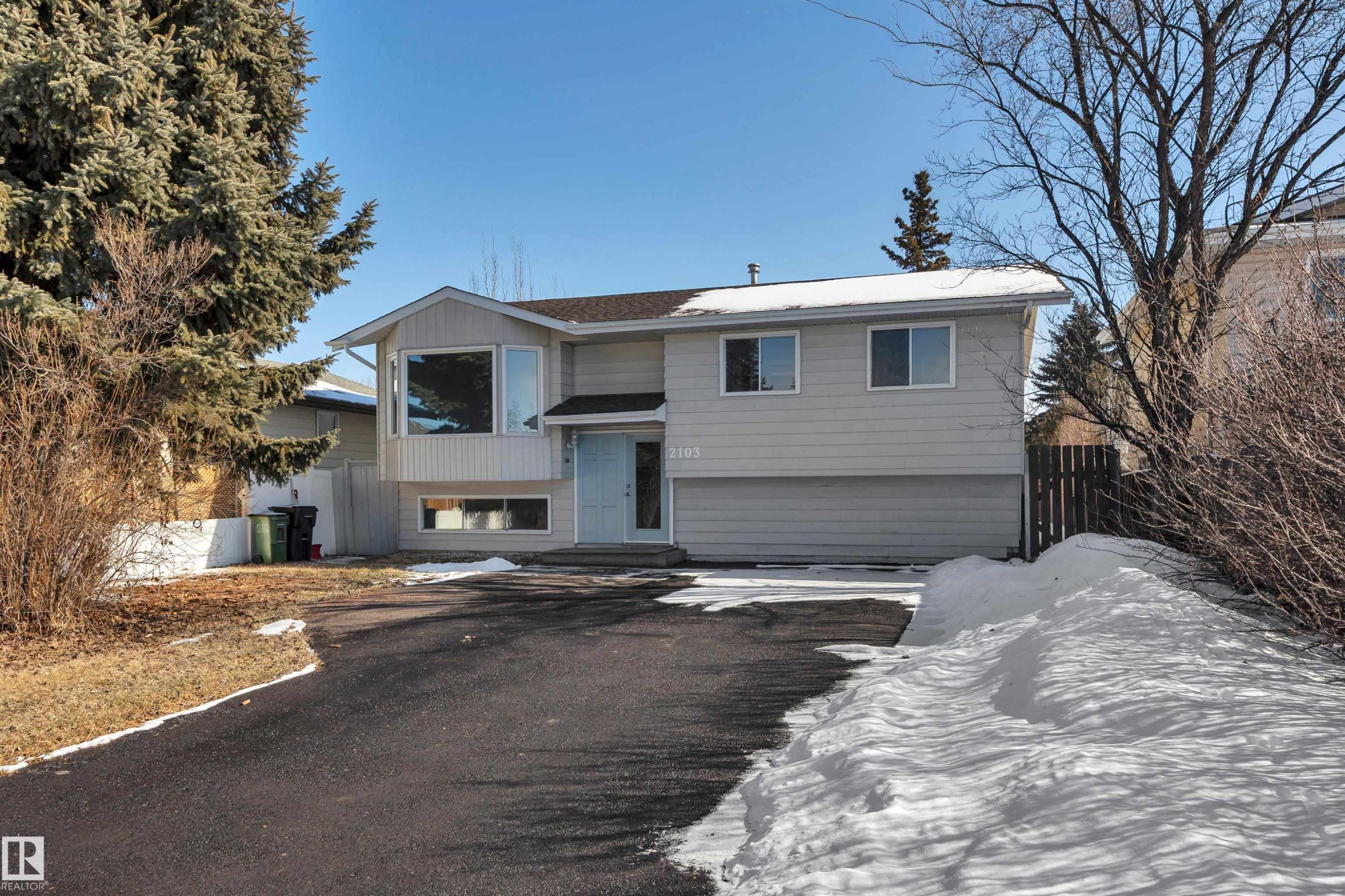 












2103 45 Street NW

,
Edmonton,




AB
T6L 2T9

