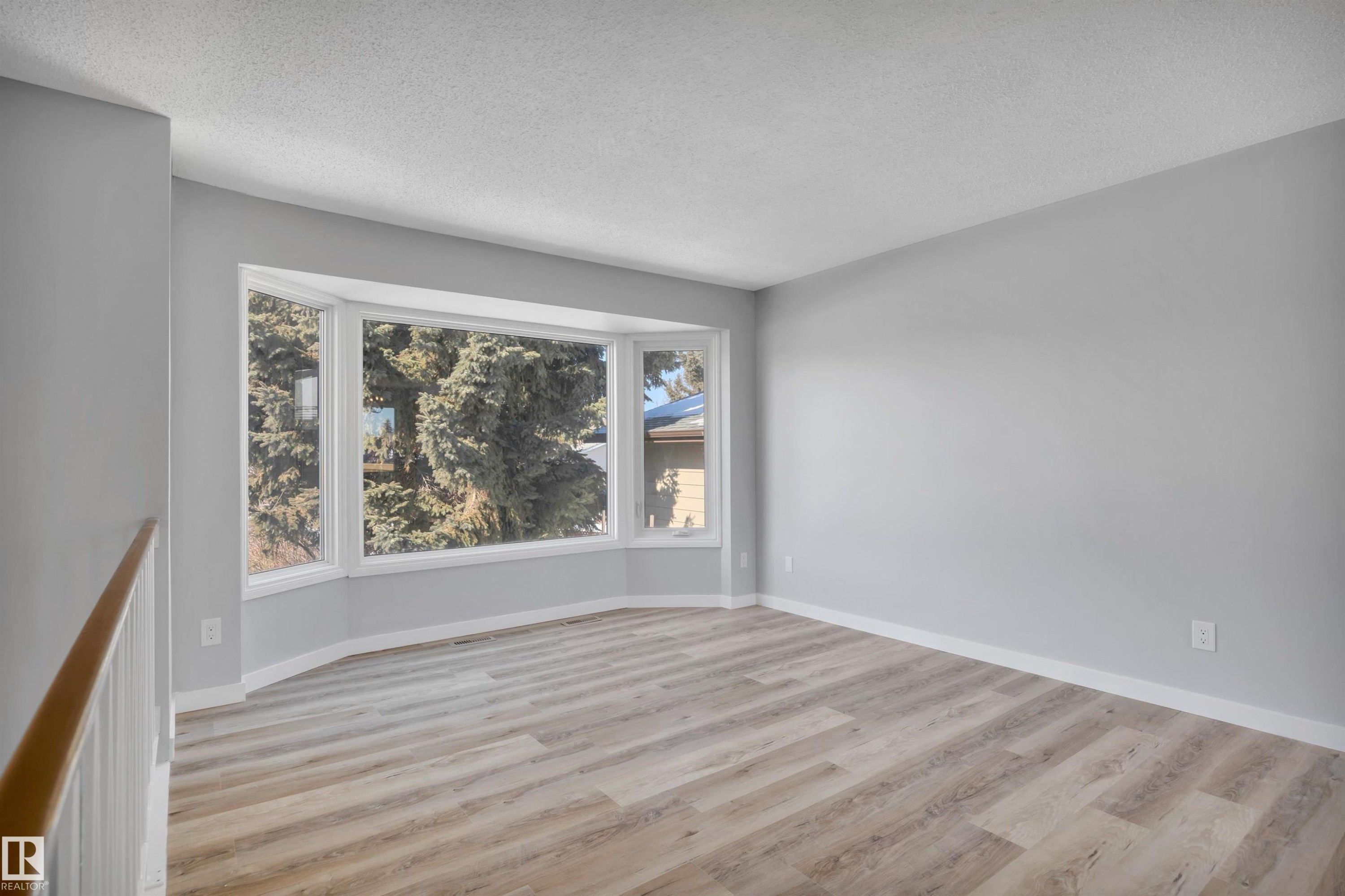 












2103 45 Street NW

,
Edmonton,




AB
T6L 2T9

