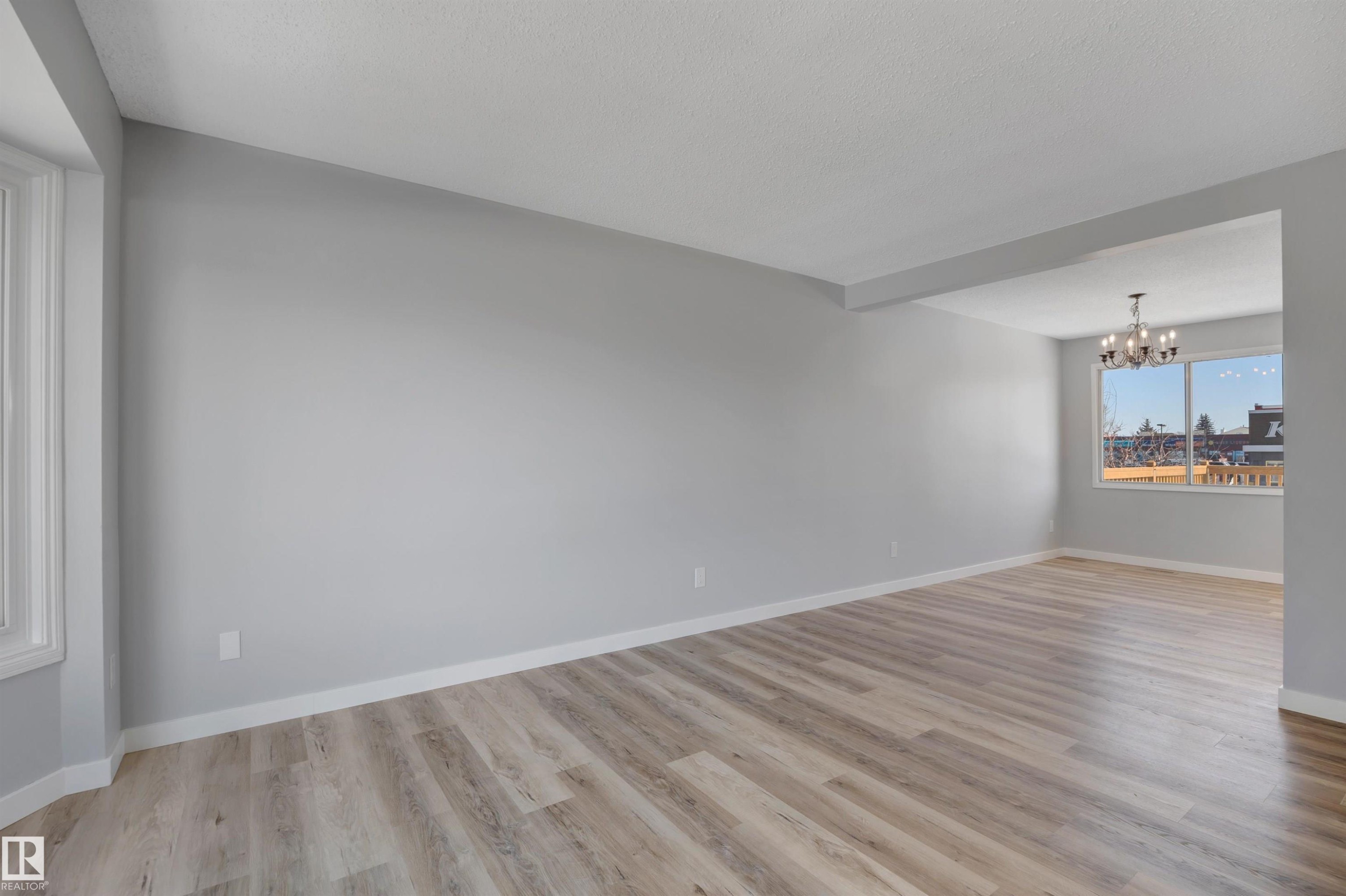 












2103 45 Street NW

,
Edmonton,




AB
T6L 2T9

