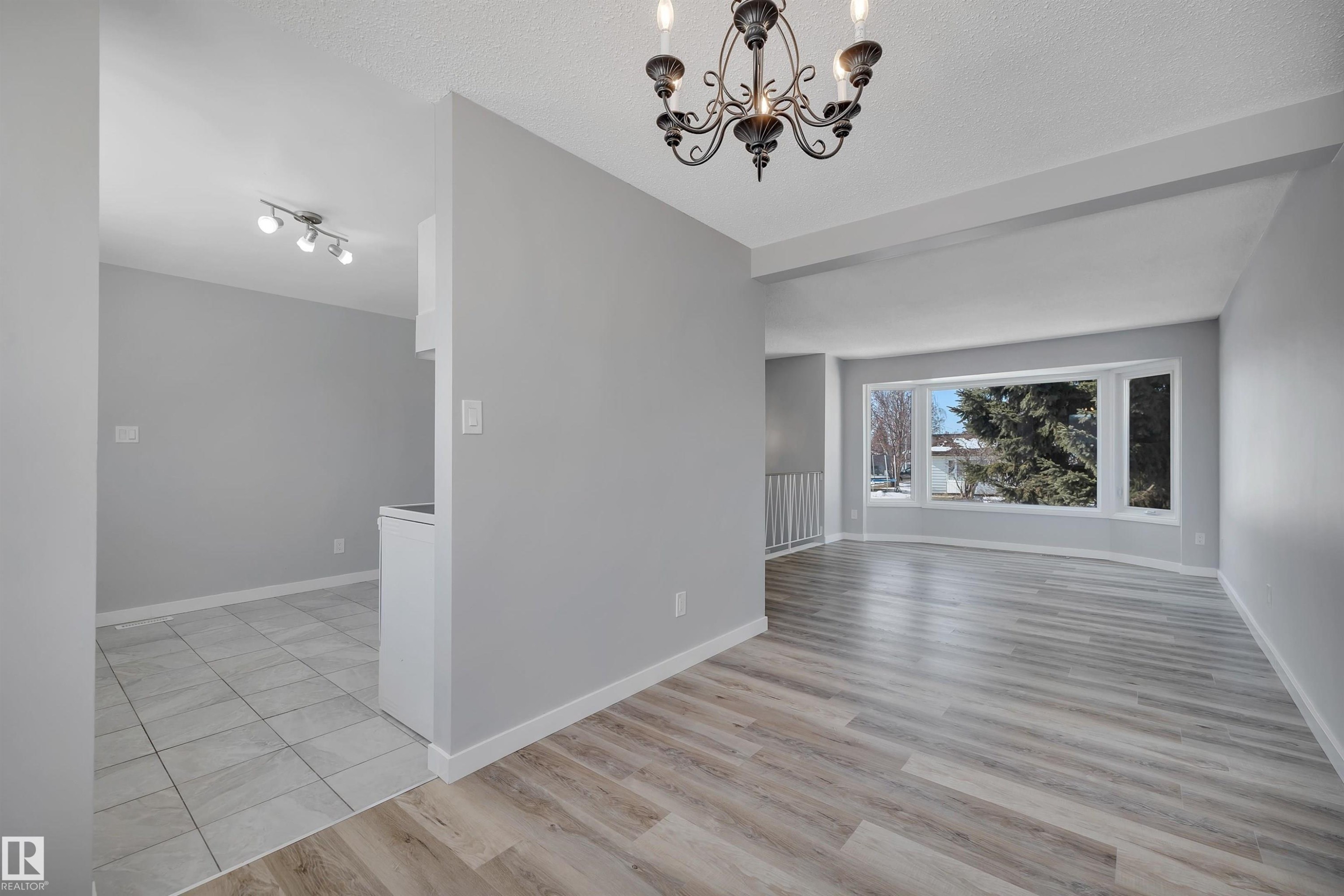 












2103 45 Street NW

,
Edmonton,




AB
T6L 2T9

