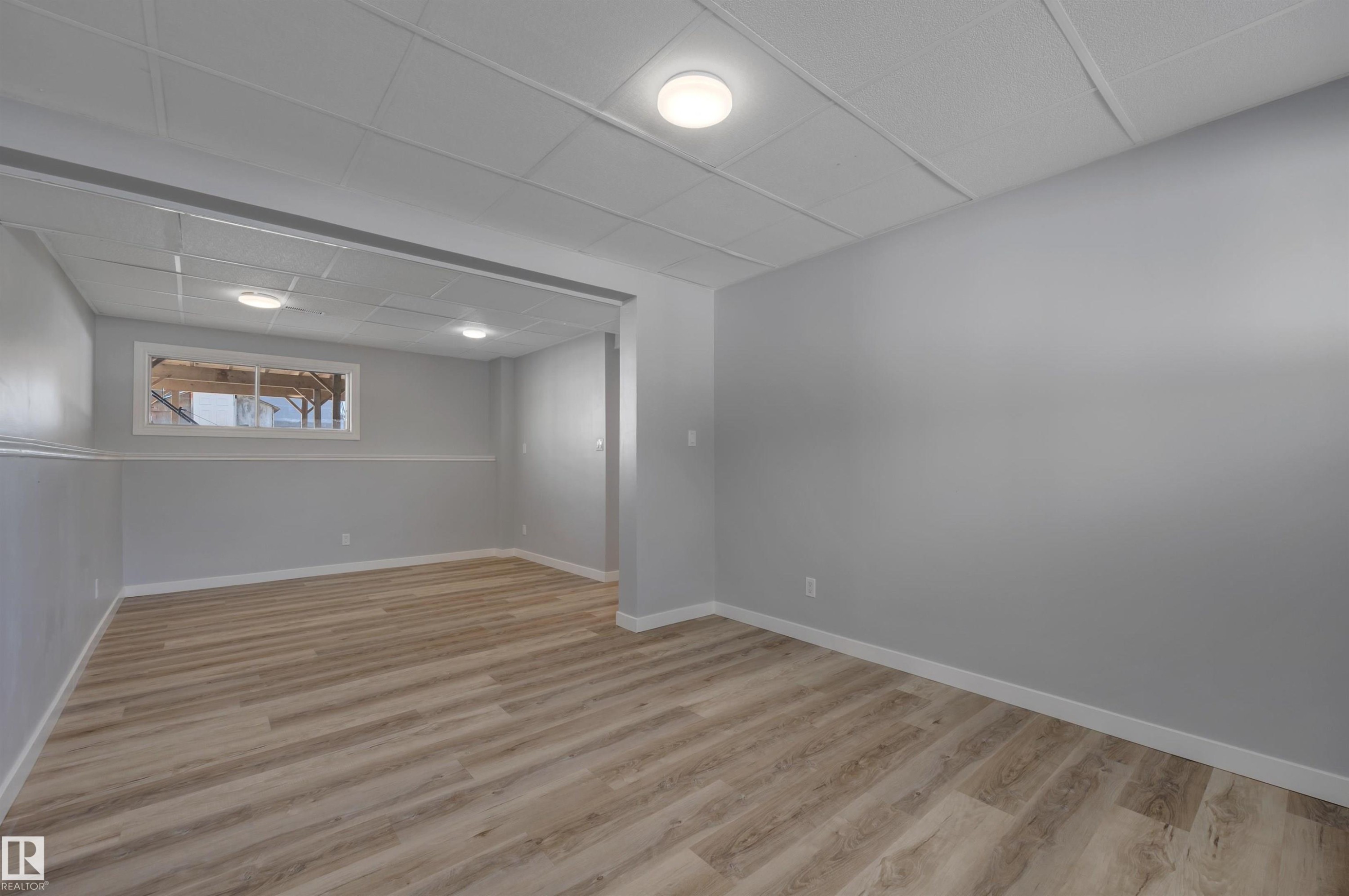 












2103 45 Street NW

,
Edmonton,




AB
T6L 2T9

