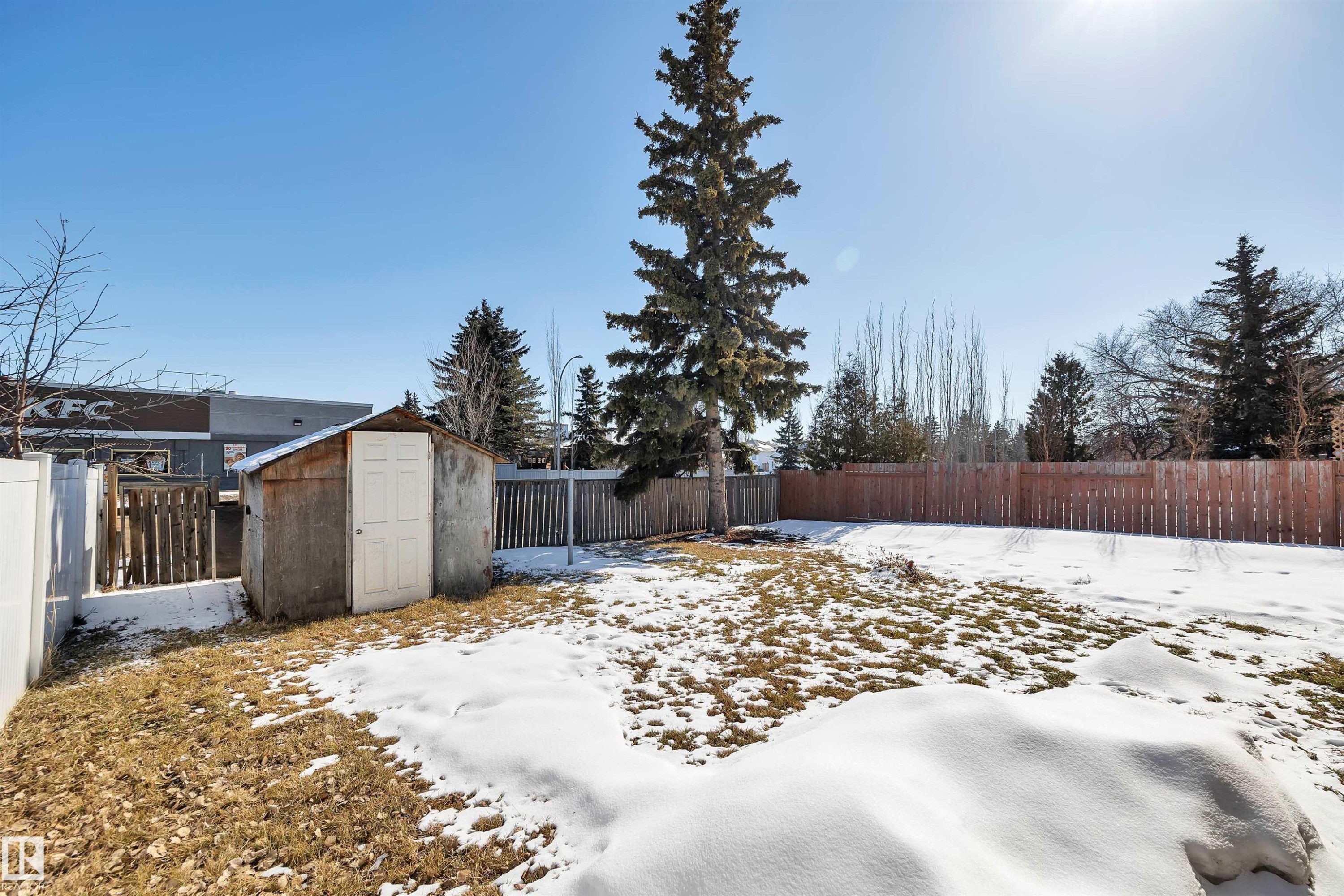 












2103 45 Street NW

,
Edmonton,




AB
T6L 2T9

