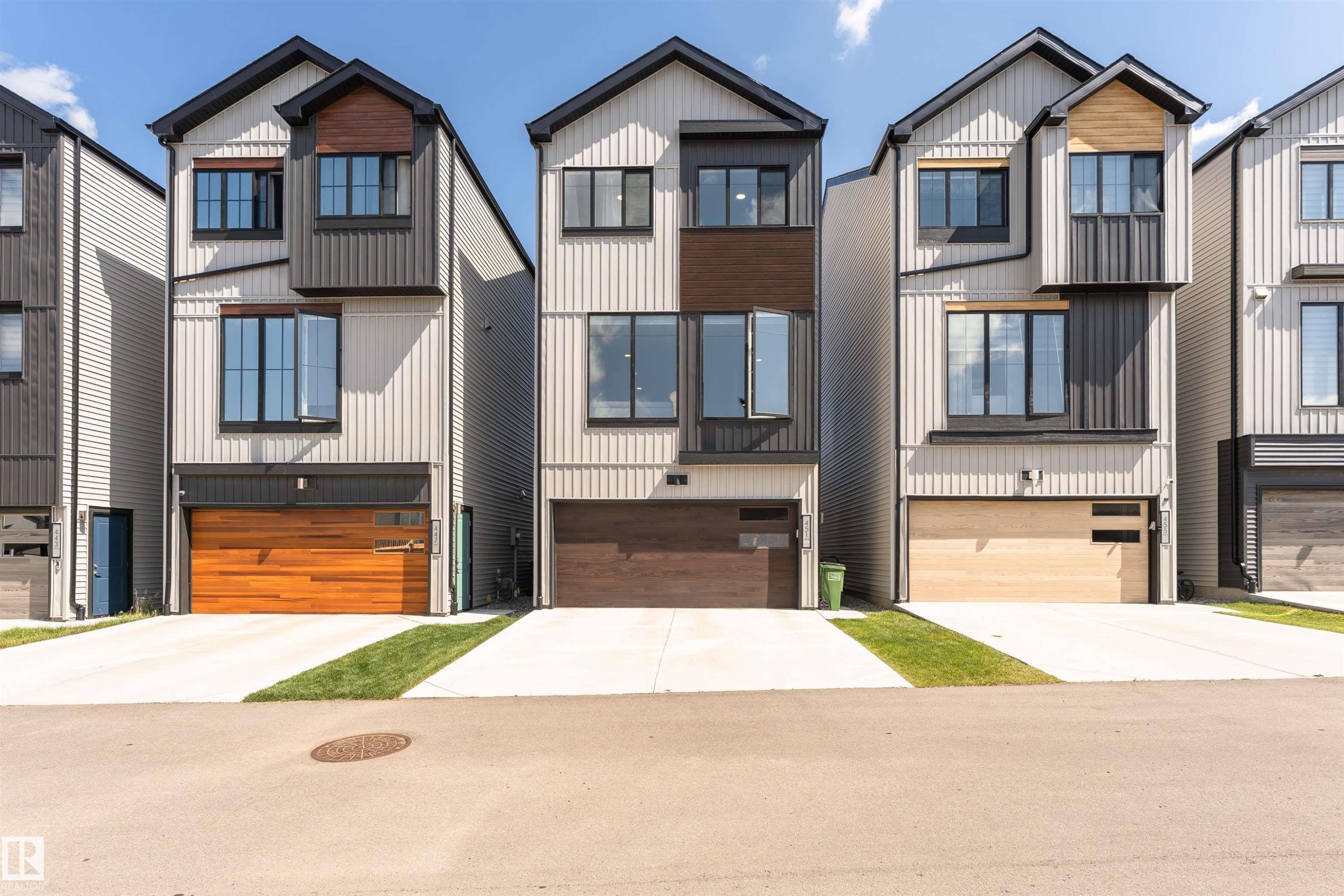












451 39 Street

,
Edmonton,




AB
T6X 2X9

