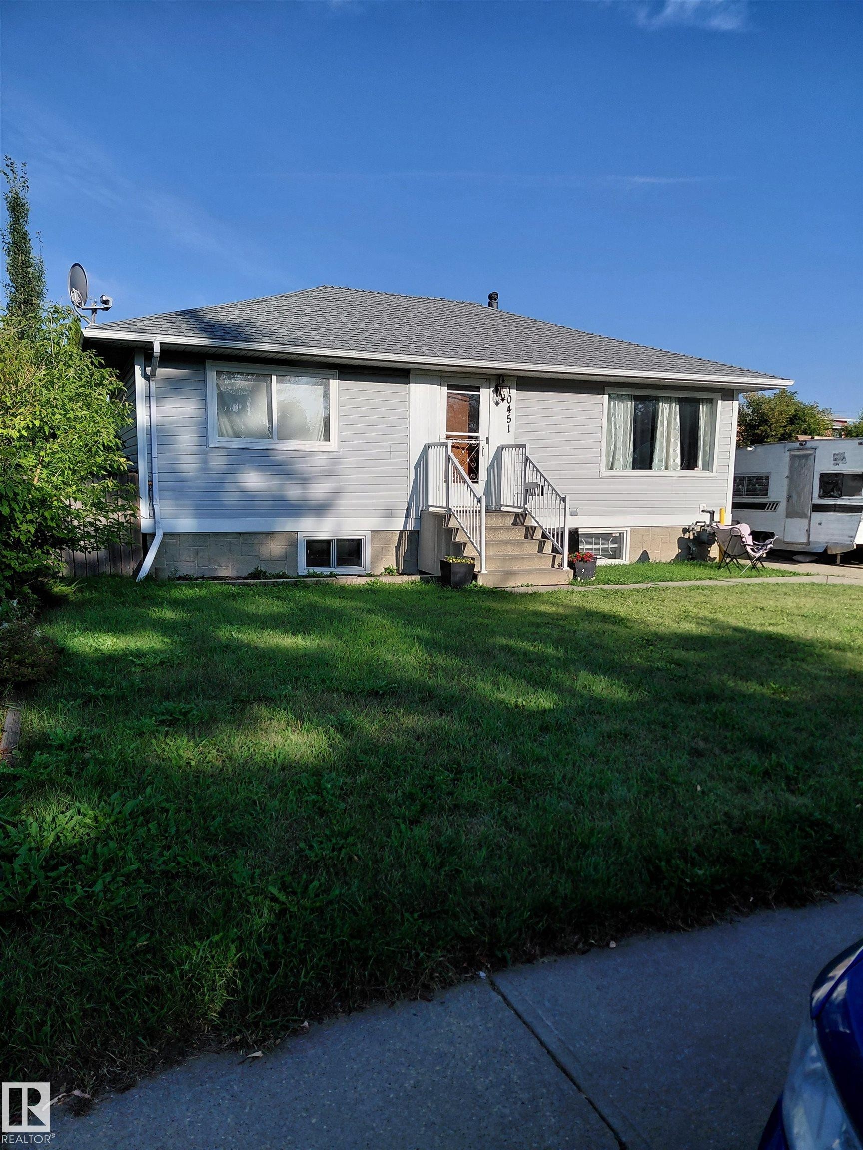 












10451 157 Street

,
Edmonton,




AB
T5P 2V1

