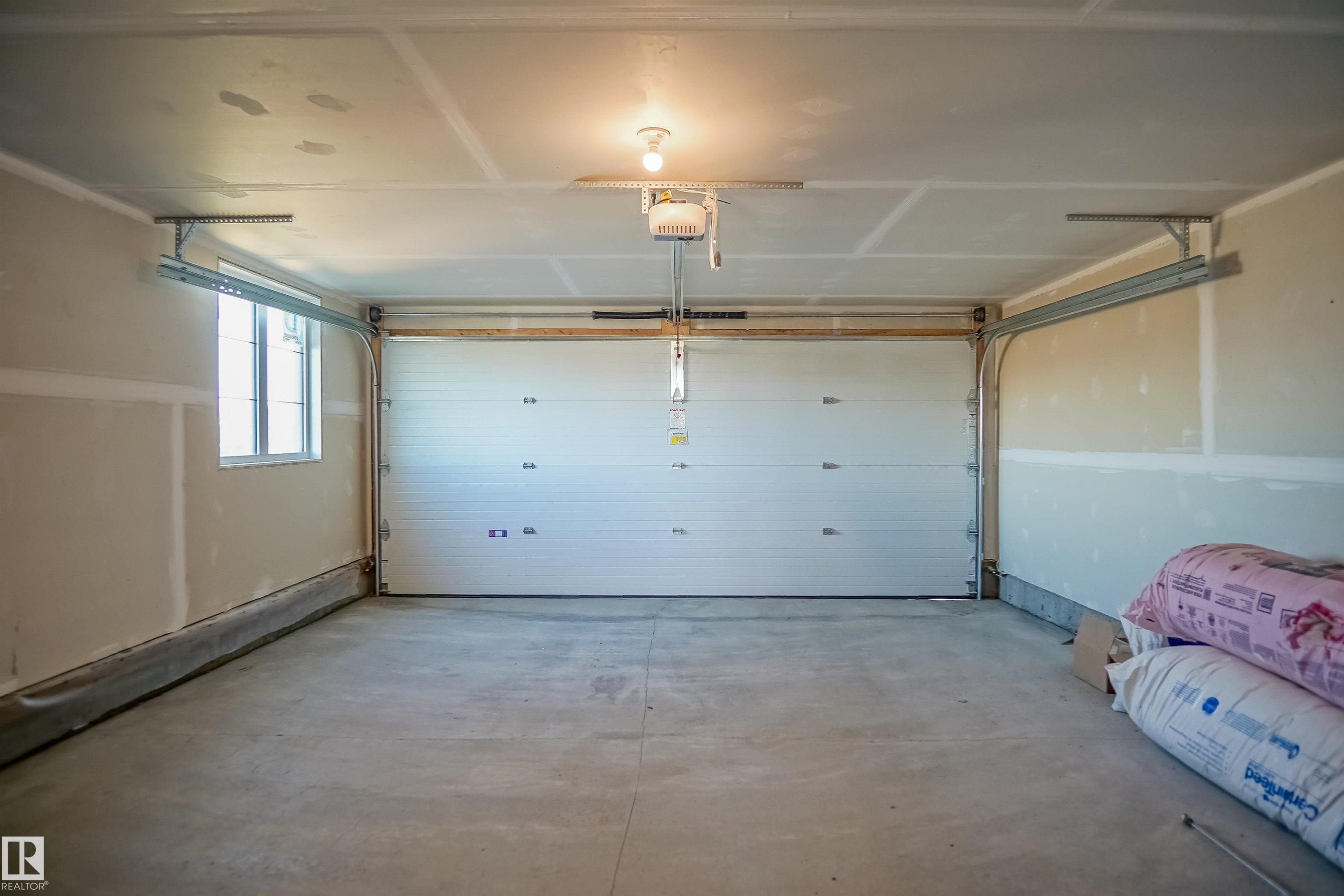 












4189 Kinglet Drive

,
Edmonton,




AB
T5S 0N8

