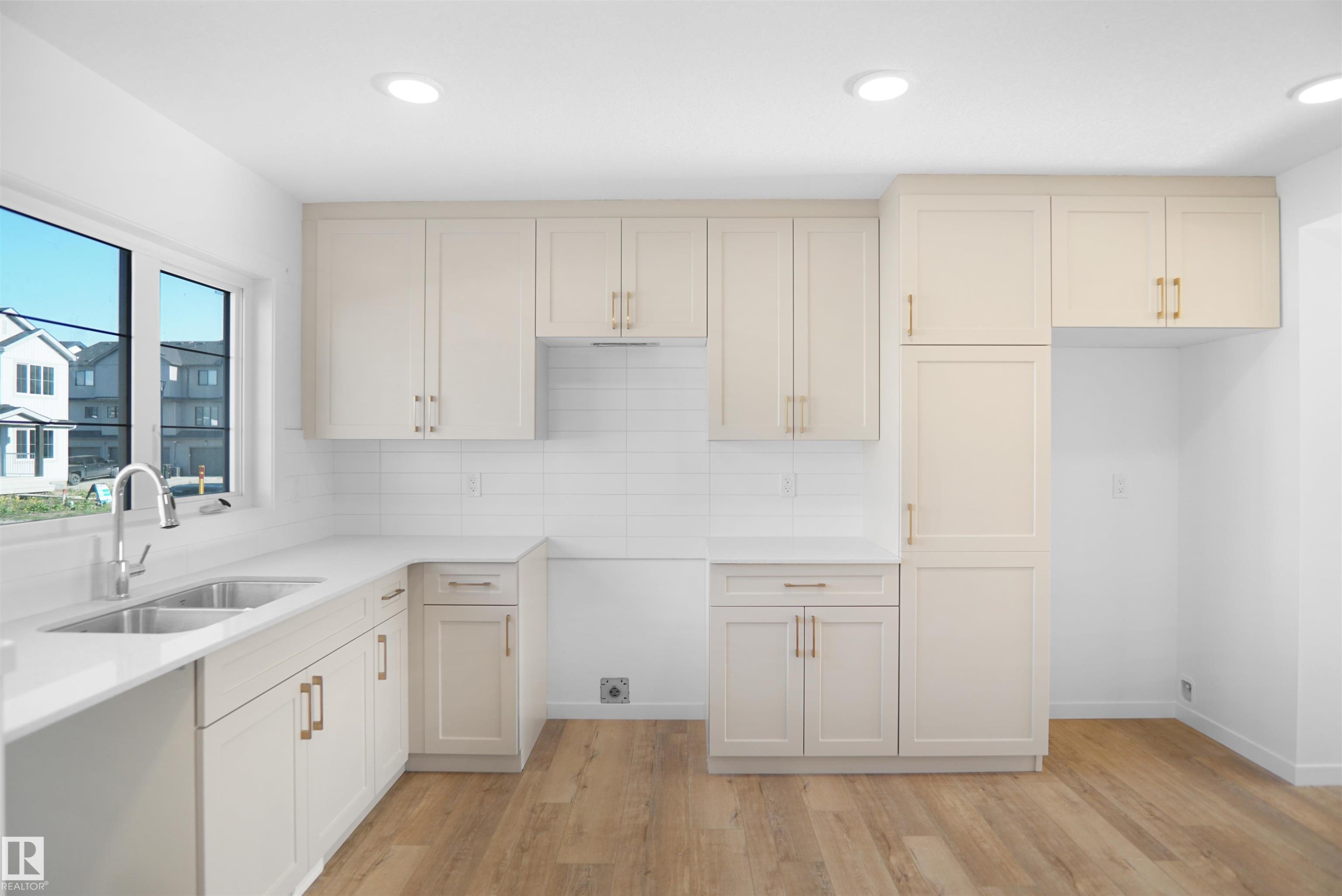 












2107 210 Street

,
Edmonton,




AB
T5S 0T1

