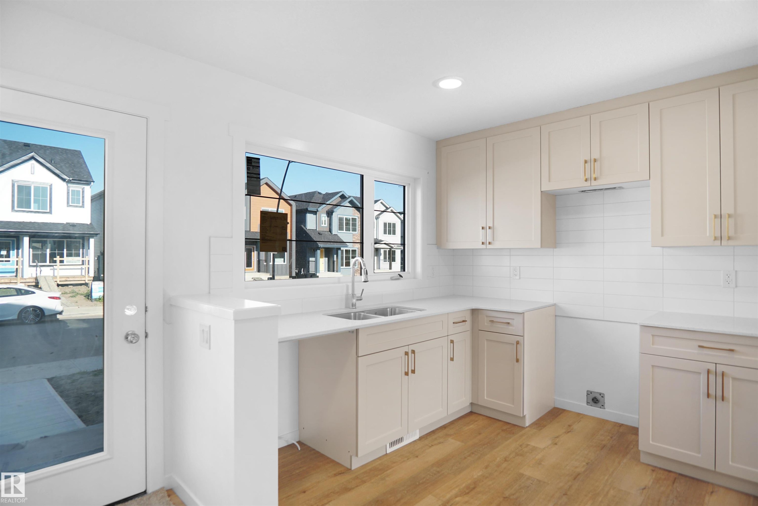 












2107 210 Street

,
Edmonton,




AB
T5S 0T1

