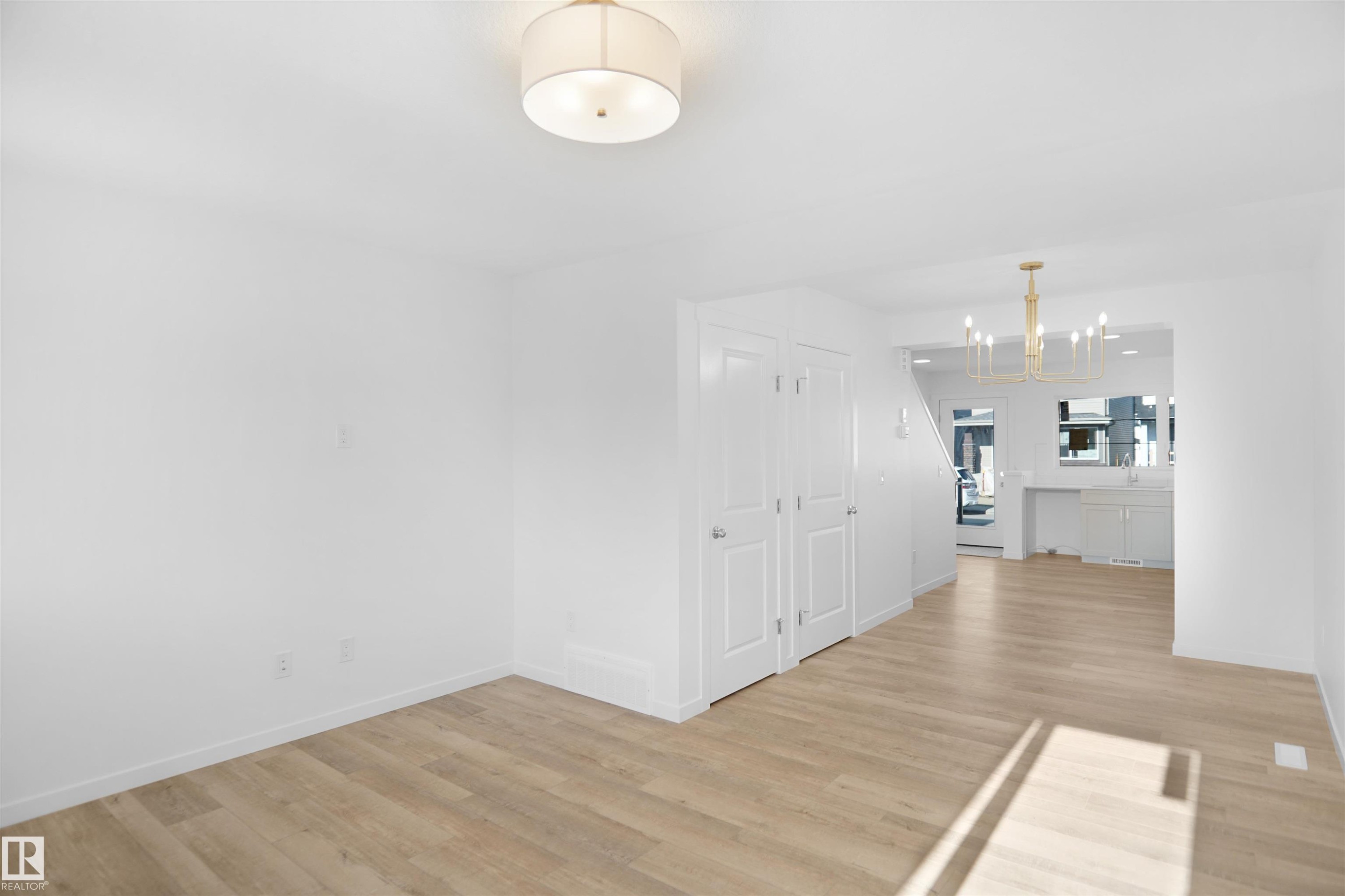 












2107 210 Street

,
Edmonton,




AB
T5S 0T1

