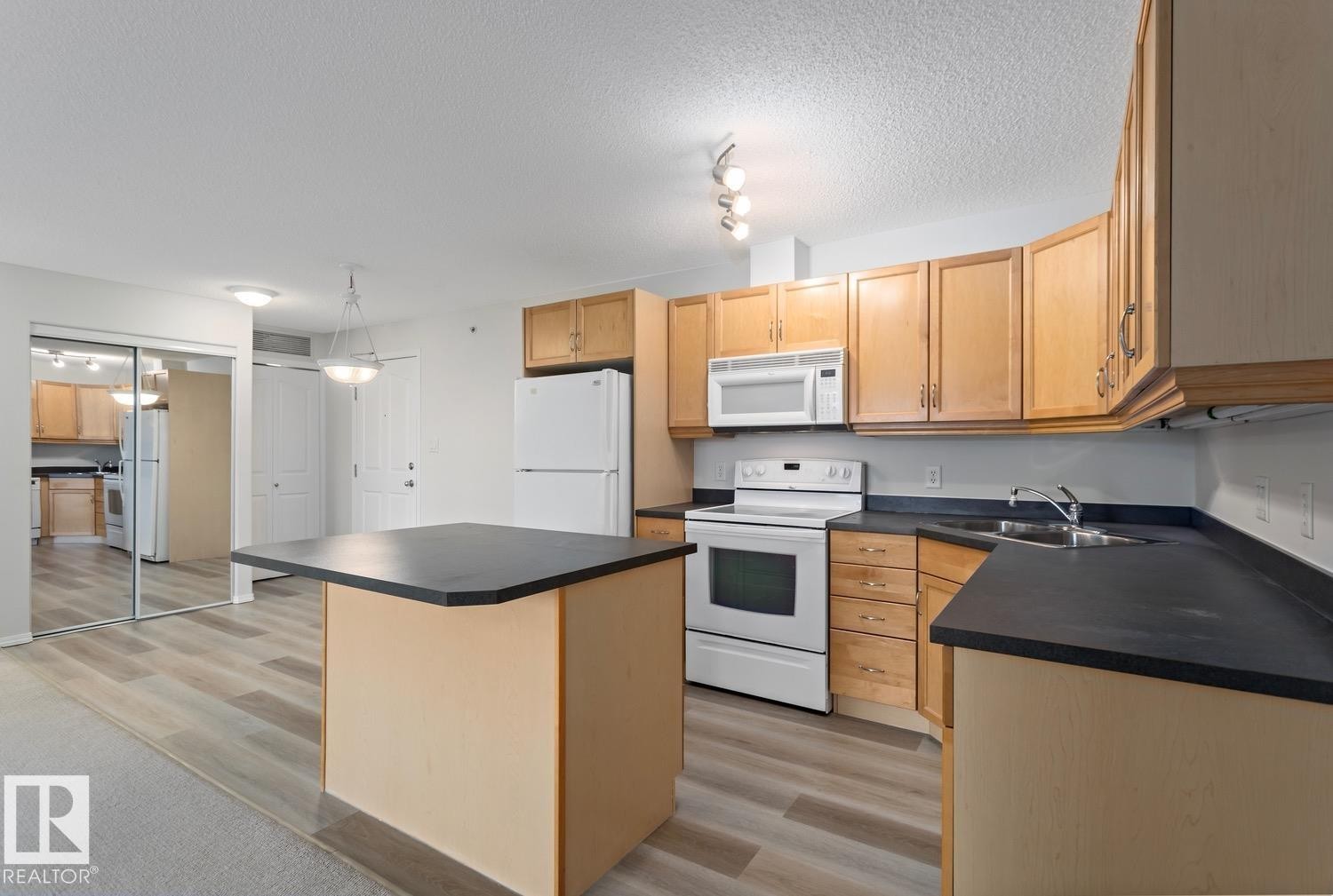 












446 16311 95 Street

,
Edmonton,




AB
T5Z 3Y5

