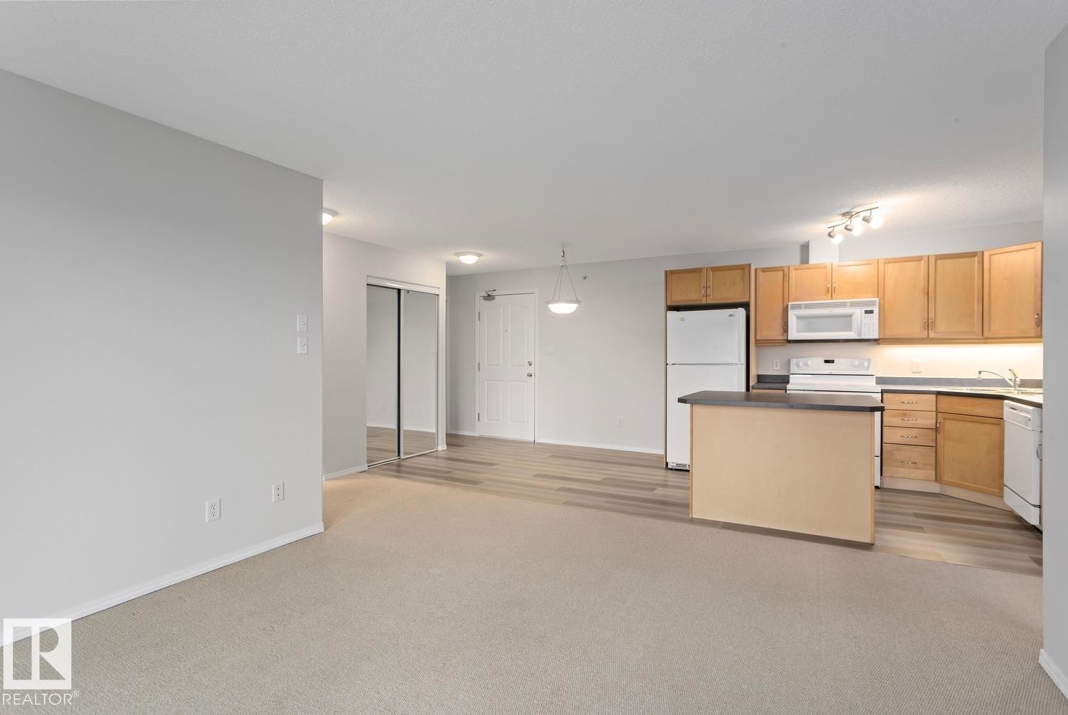 












446 16311 95 Street

,
Edmonton,




AB
T5Z 3Y5

