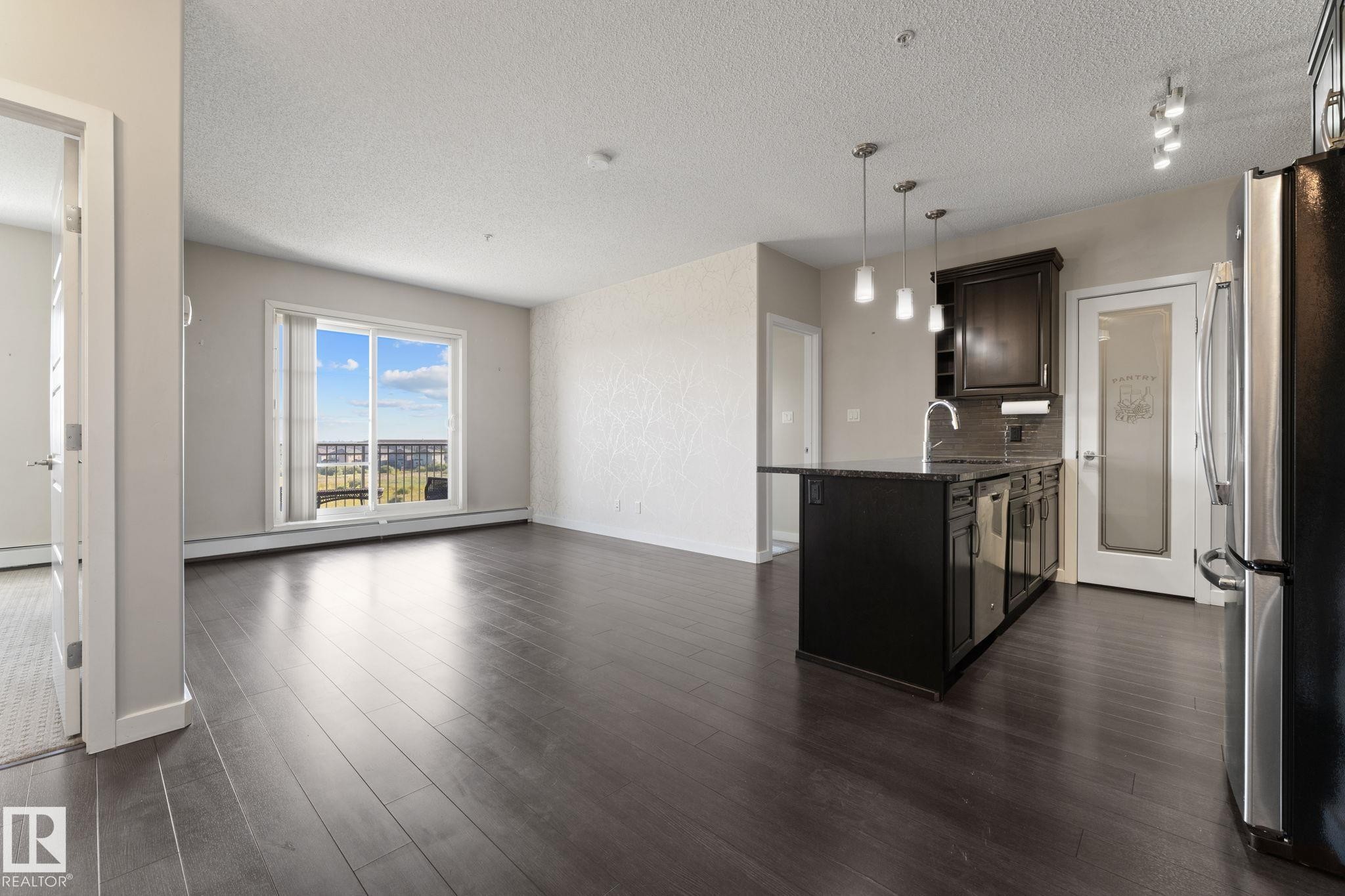 












414 507 ALBANY Way

,
Edmonton,




AB
T6V 0L9

