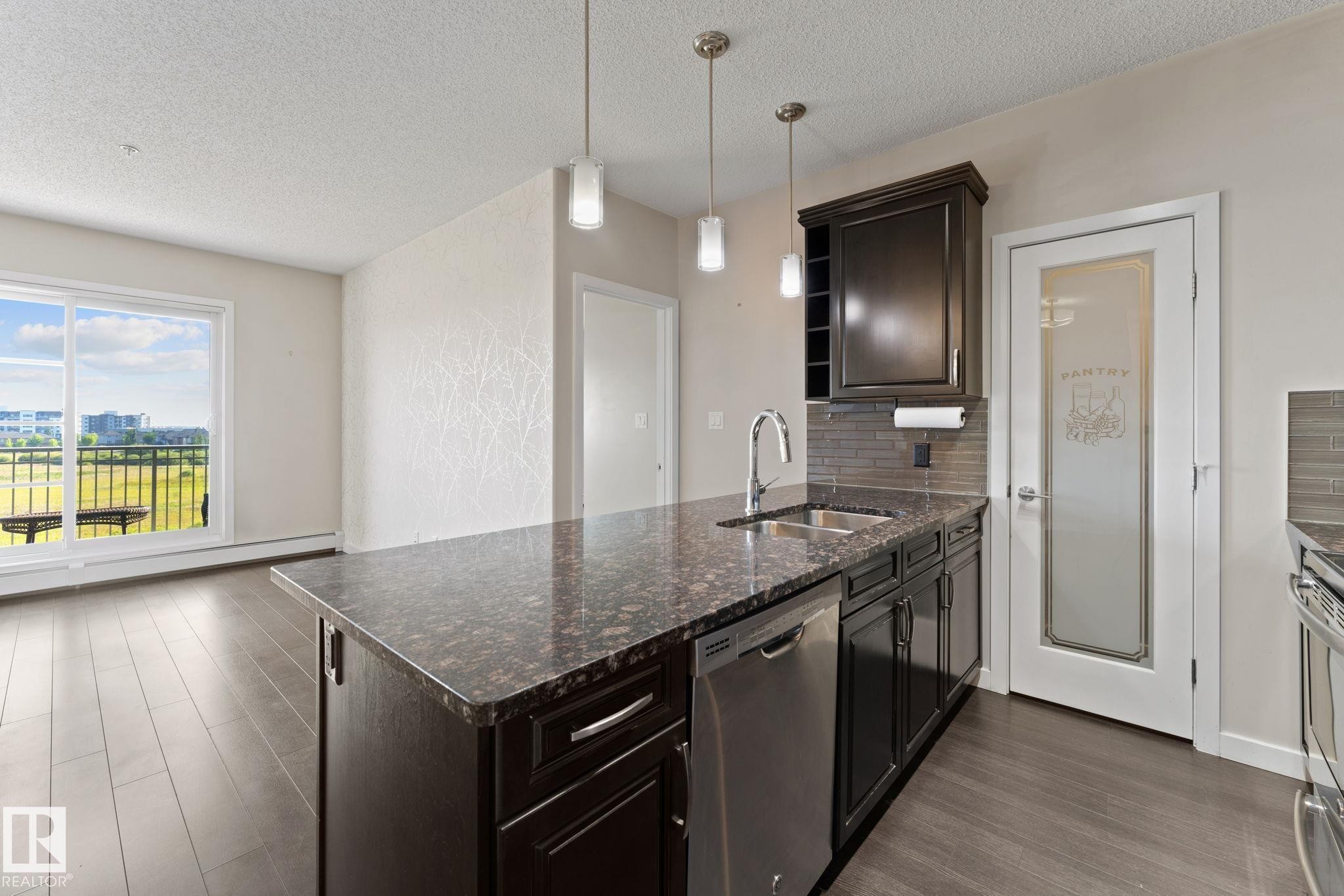 












414 507 ALBANY Way

,
Edmonton,




AB
T6V 0L9

