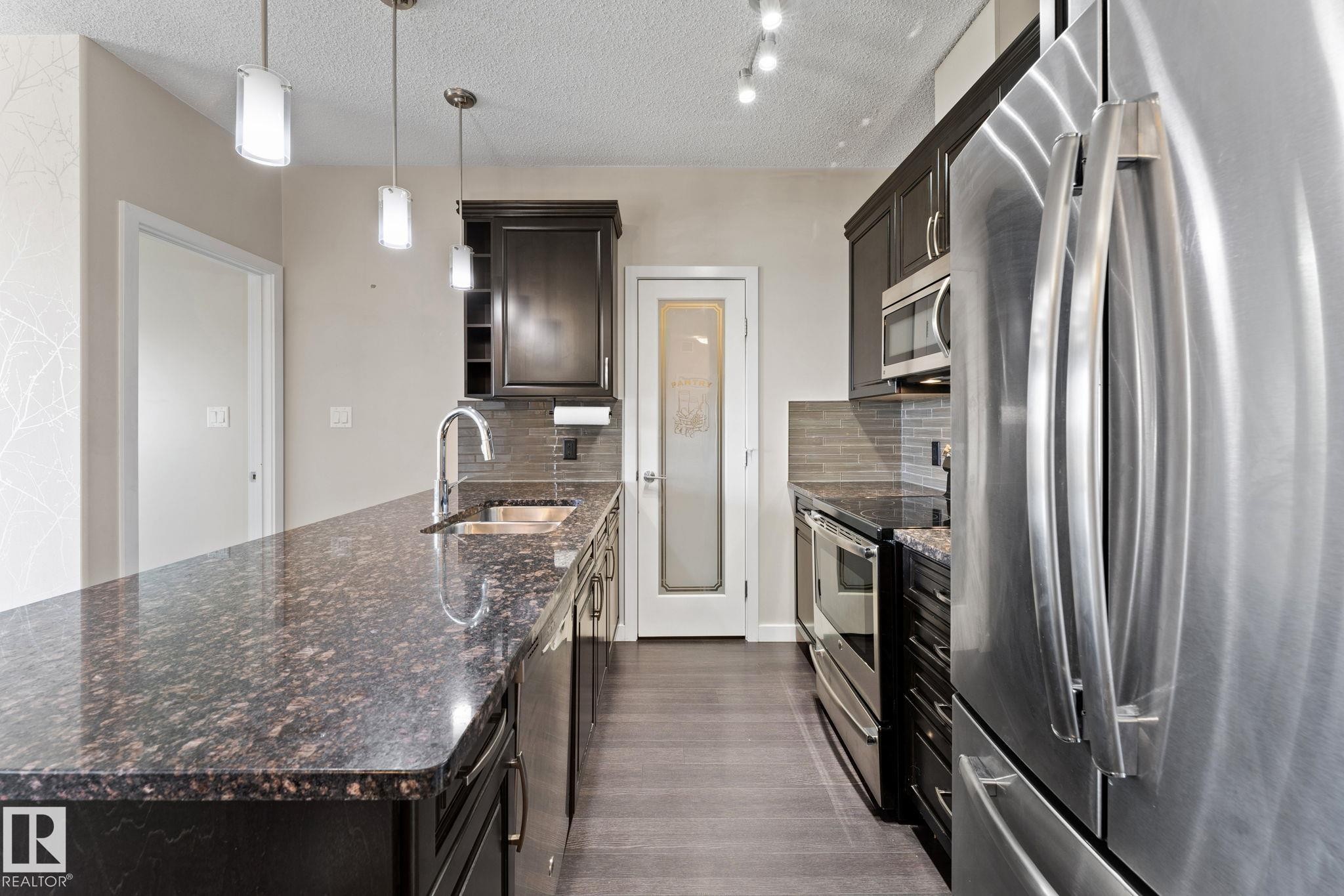 












414 507 ALBANY Way

,
Edmonton,




AB
T6V 0L9

