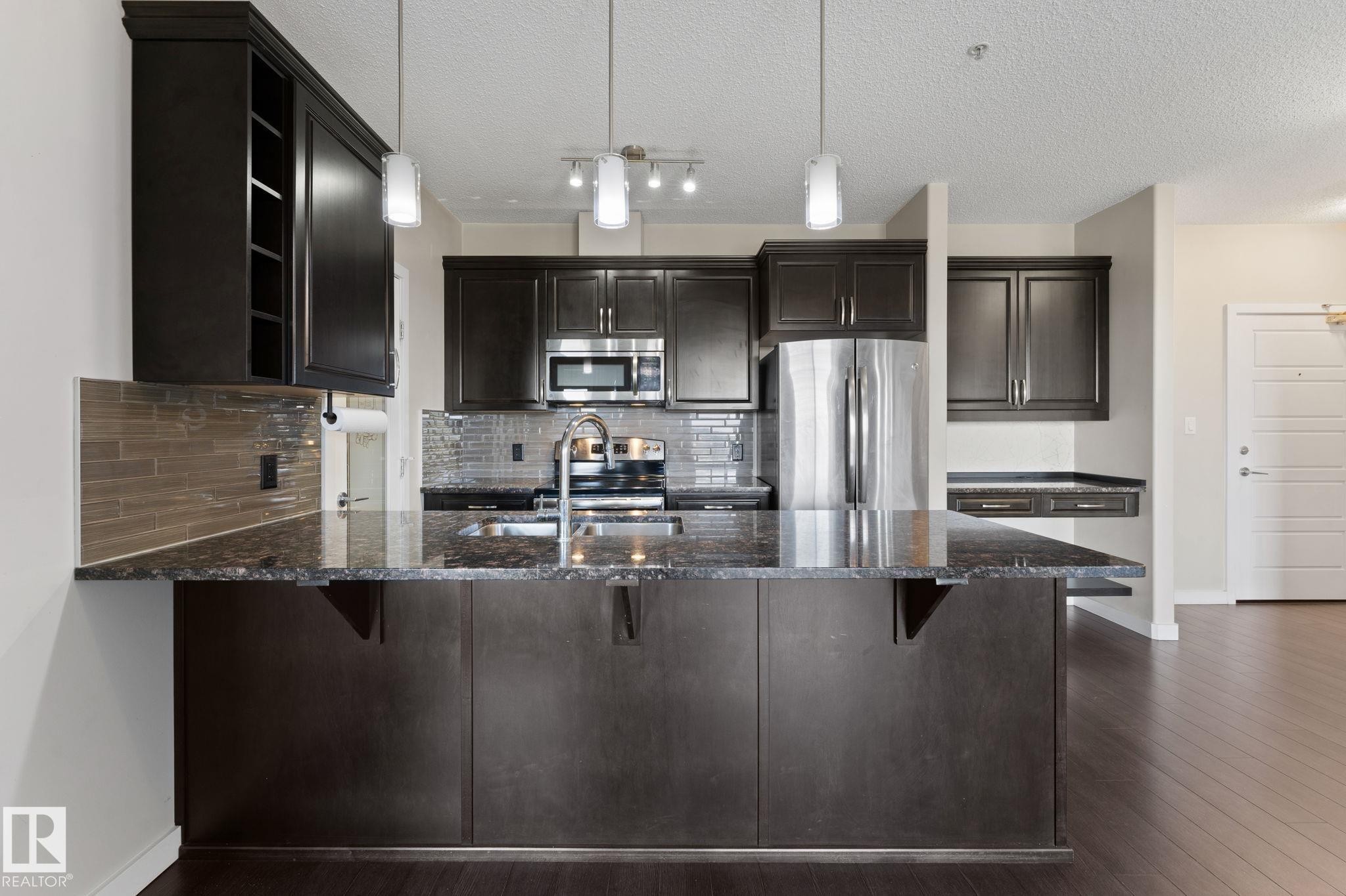 












414 507 ALBANY Way

,
Edmonton,




AB
T6V 0L9

