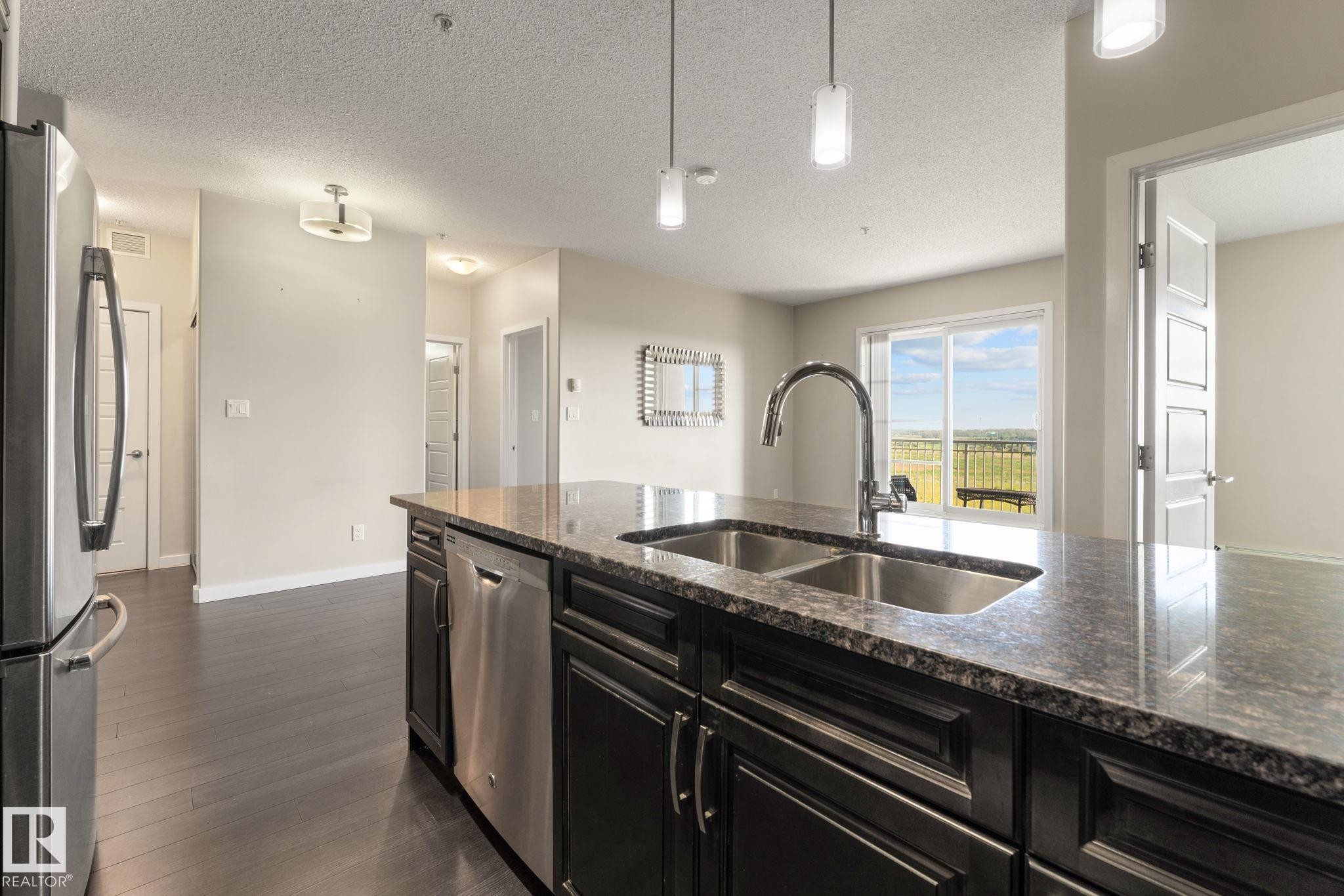 












414 507 ALBANY Way

,
Edmonton,




AB
T6V 0L9

