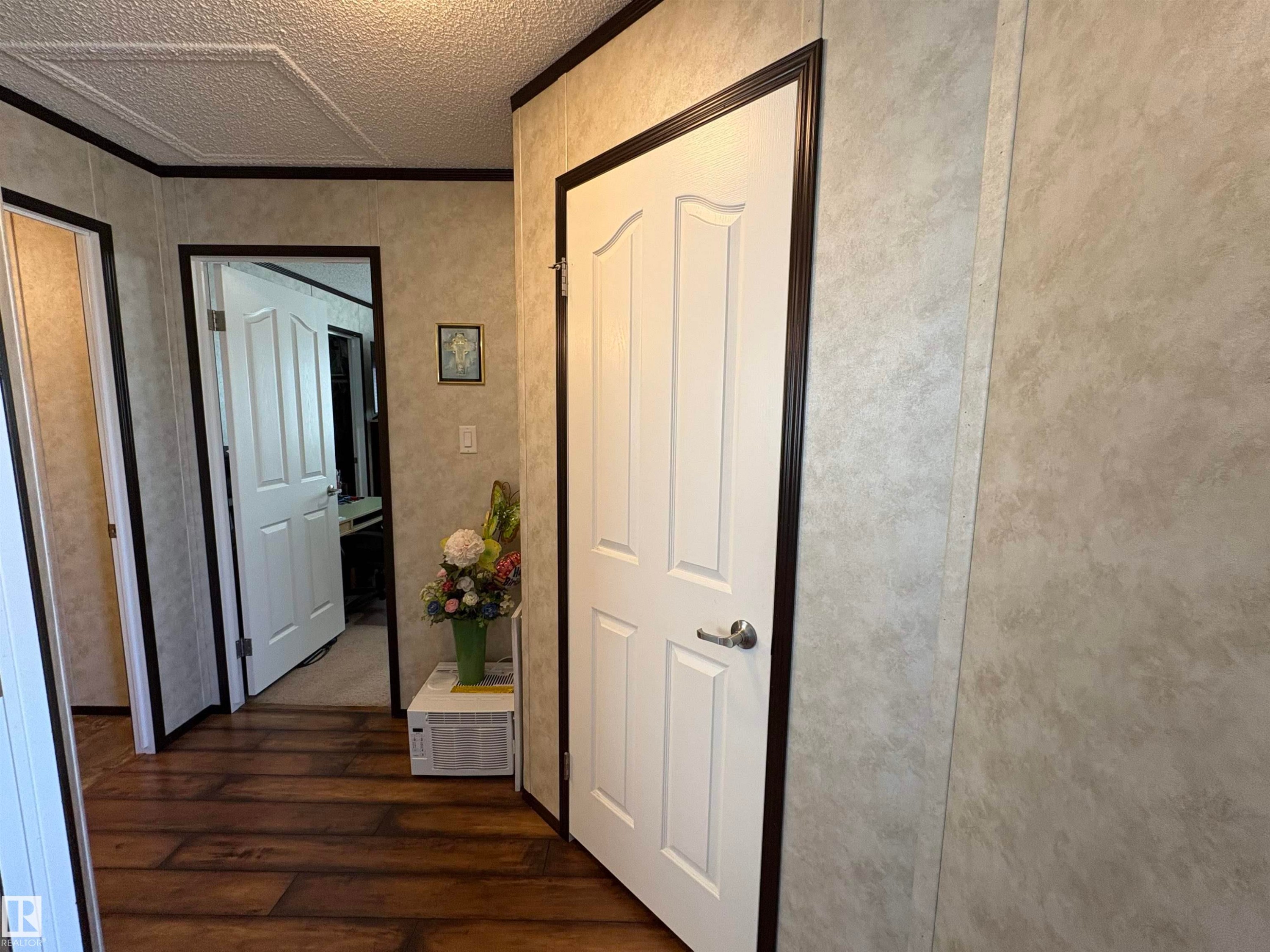 












419 Oak Ridge Crescent

,
Edmonton,




AB
T6P 0B3

