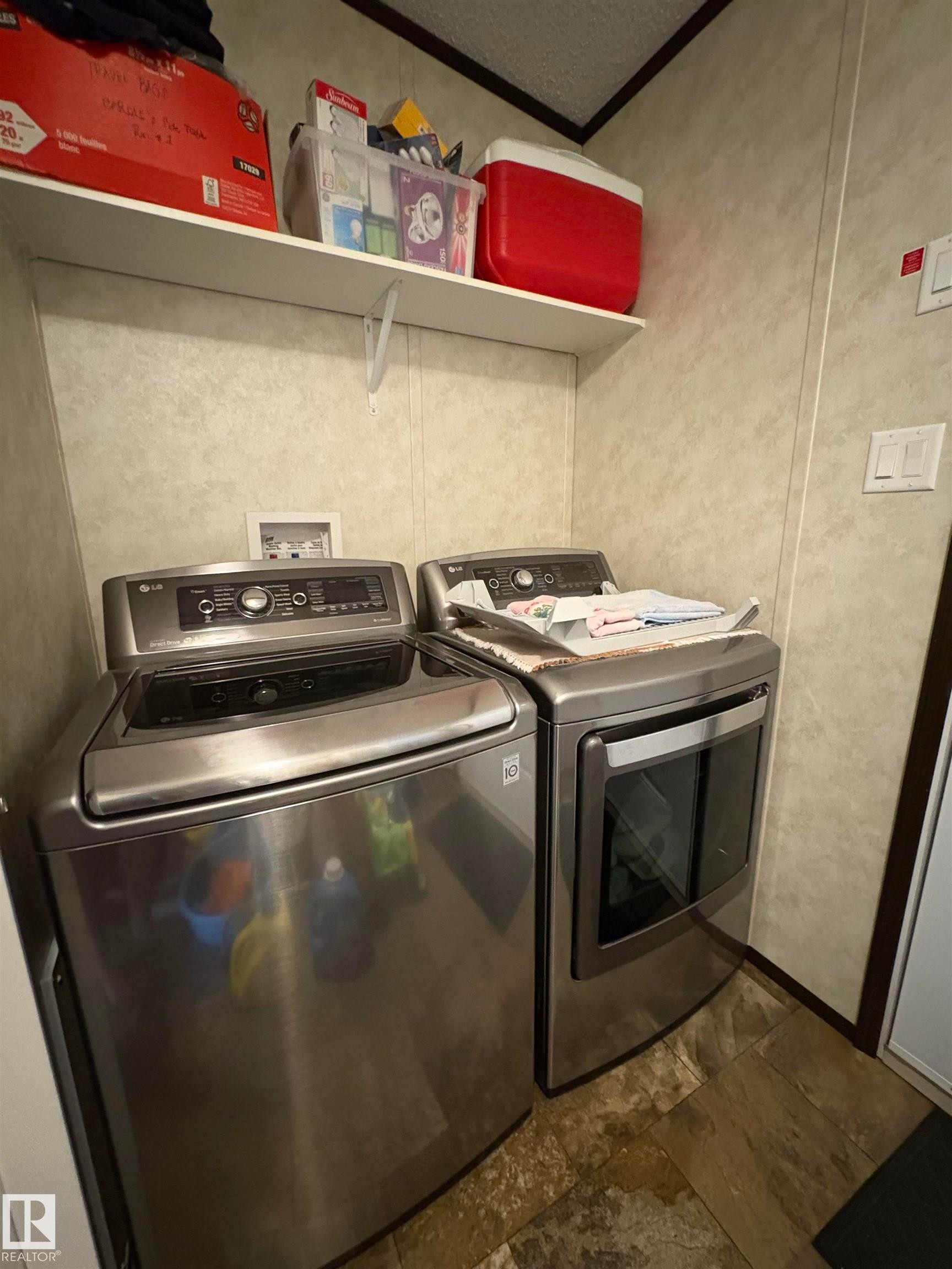 












419 Oak Ridge Crescent

,
Edmonton,




AB
T6P 0B3

