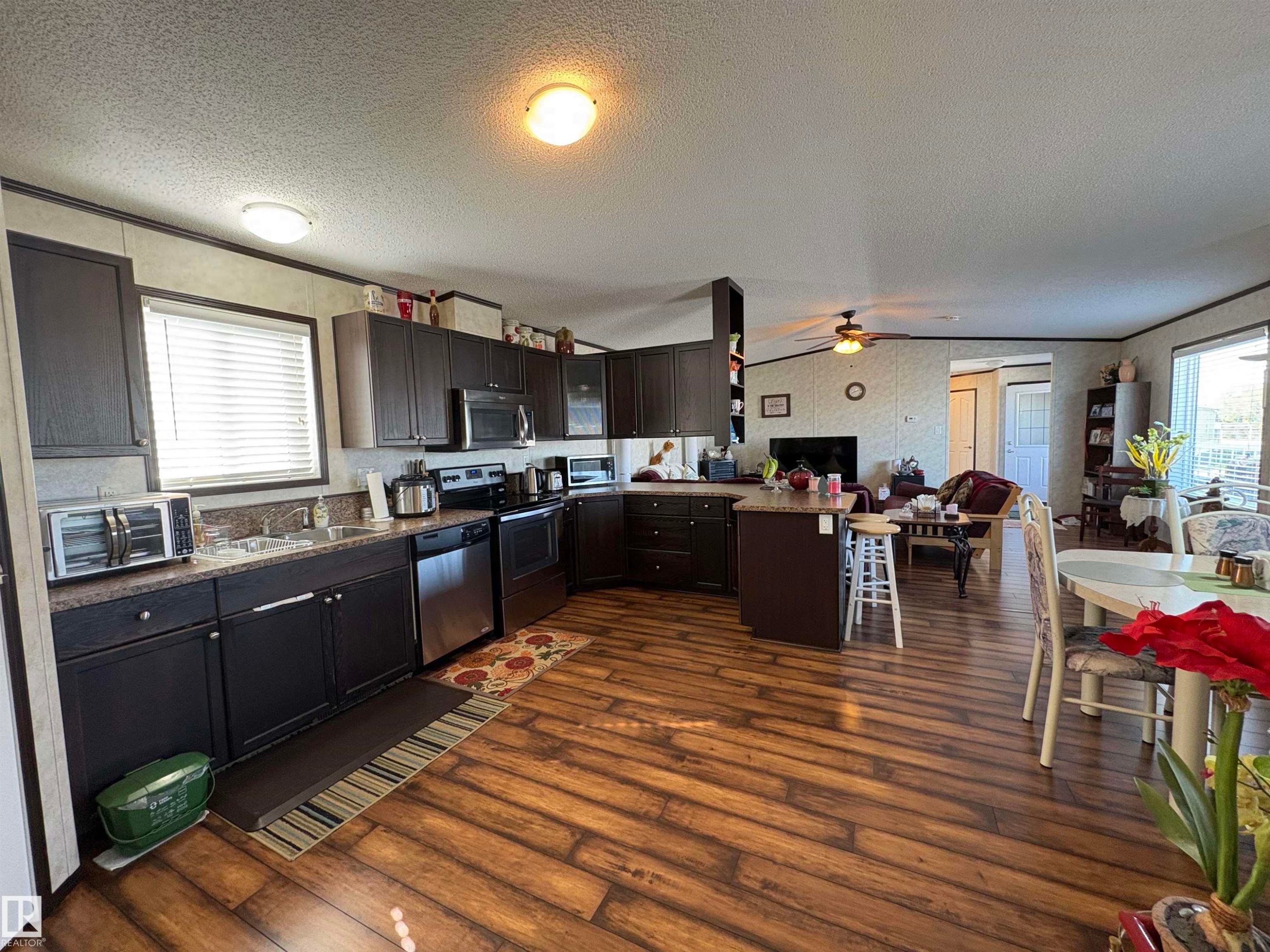 












419 Oak Ridge Crescent

,
Edmonton,




AB
T6P 0B3

