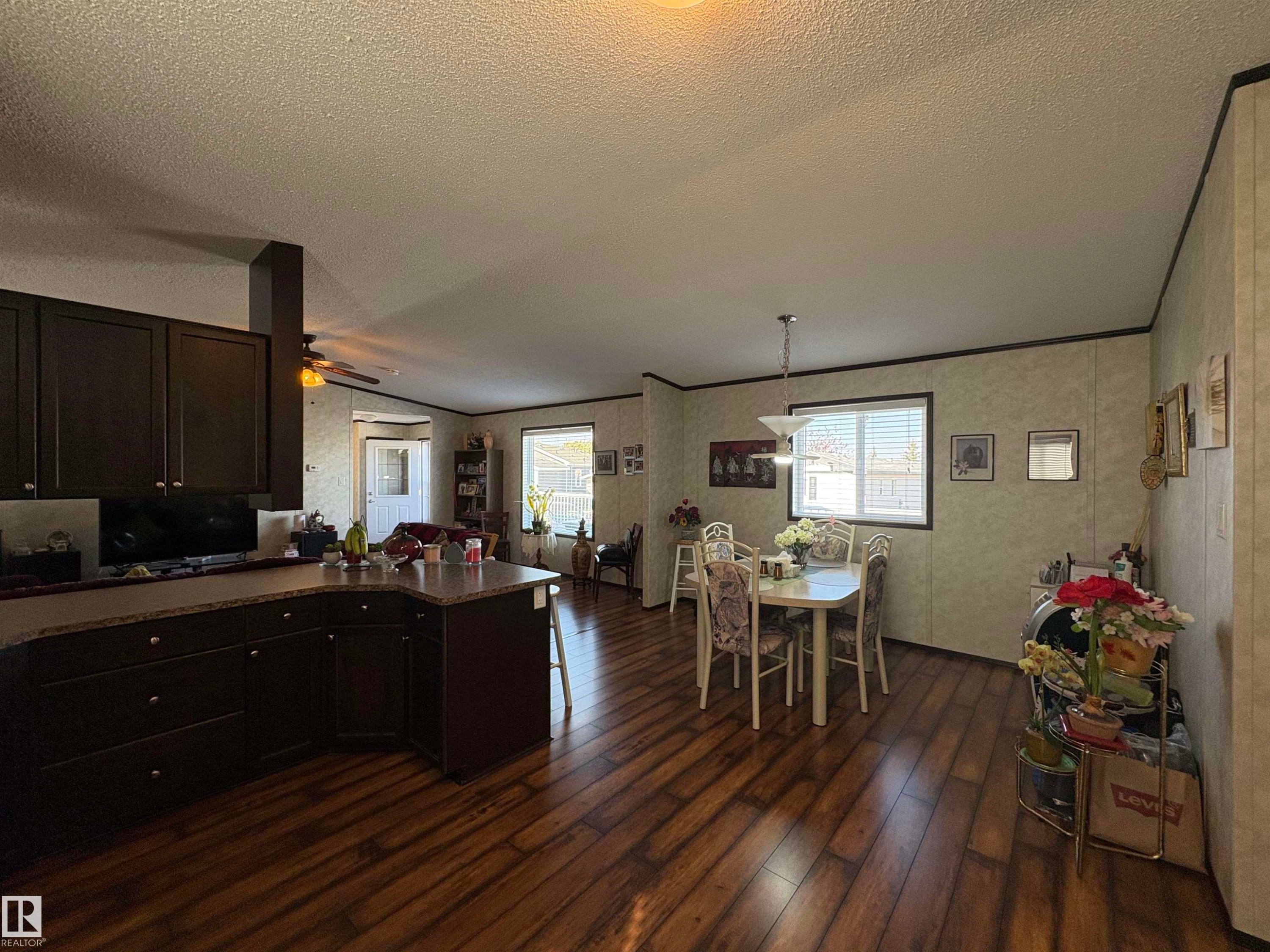 












419 Oak Ridge Crescent

,
Edmonton,




AB
T6P 0B3

