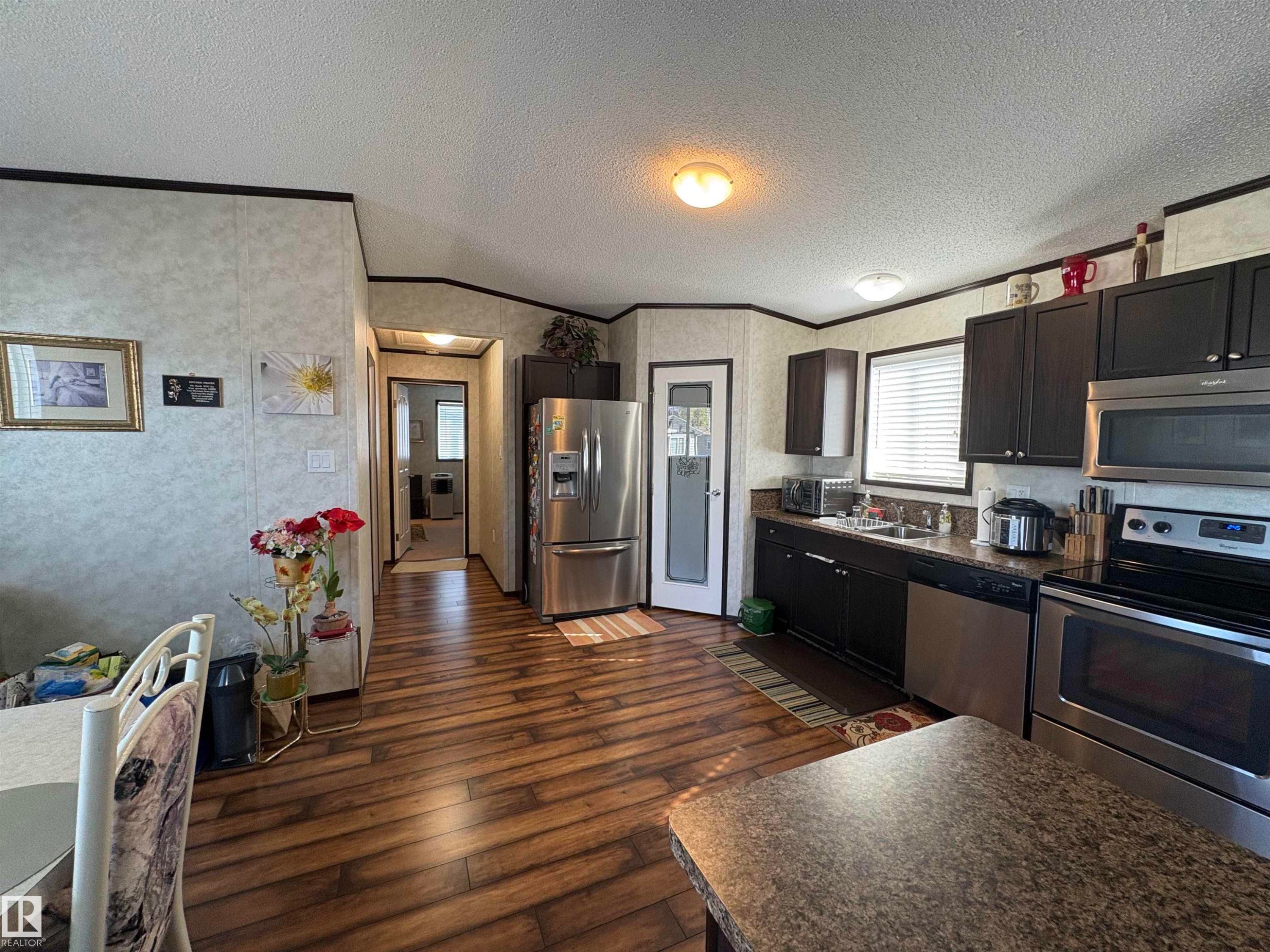 












419 Oak Ridge Crescent

,
Edmonton,




AB
T6P 0B3

