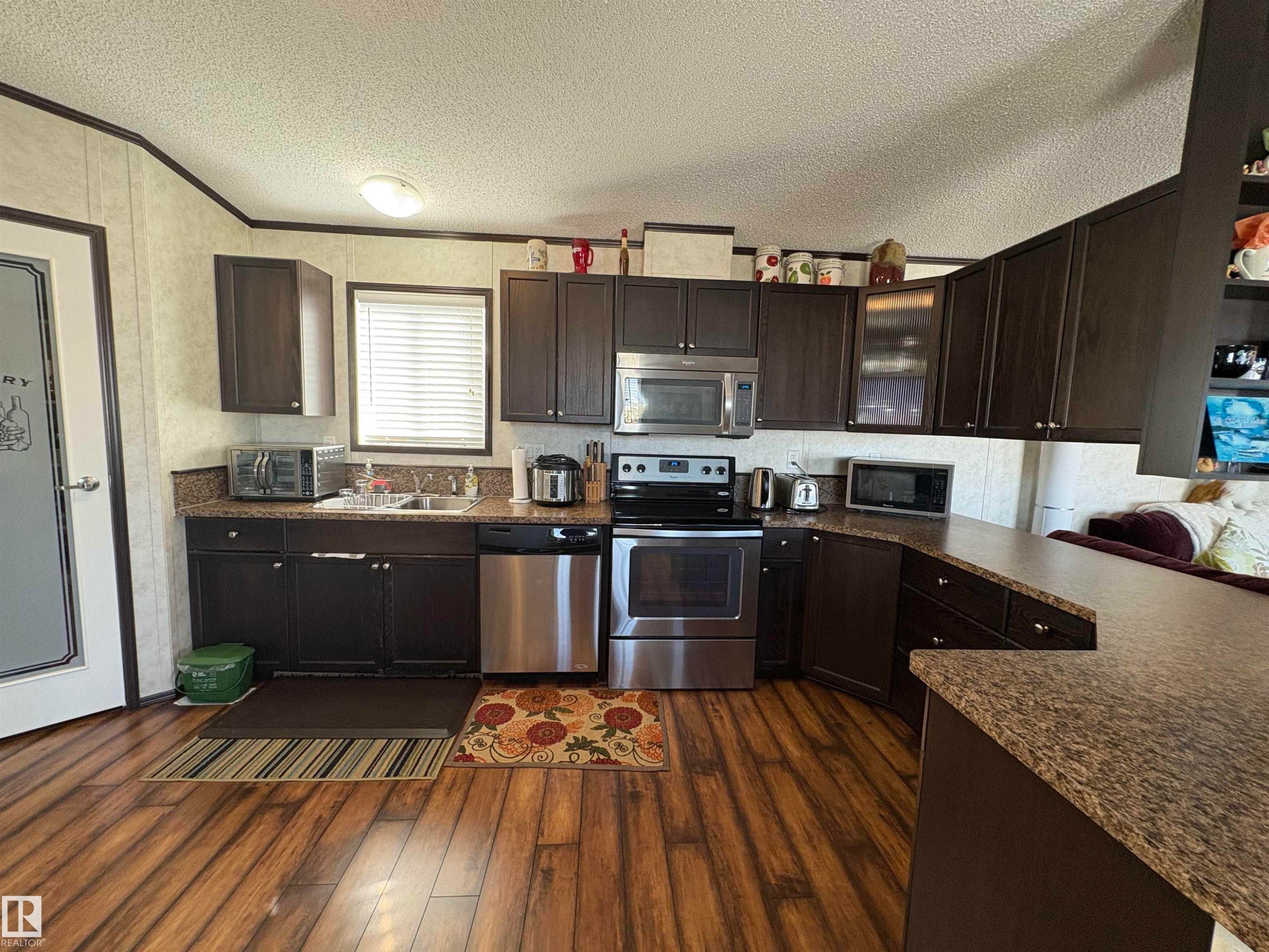 












419 Oak Ridge Crescent

,
Edmonton,




AB
T6P 0B3

