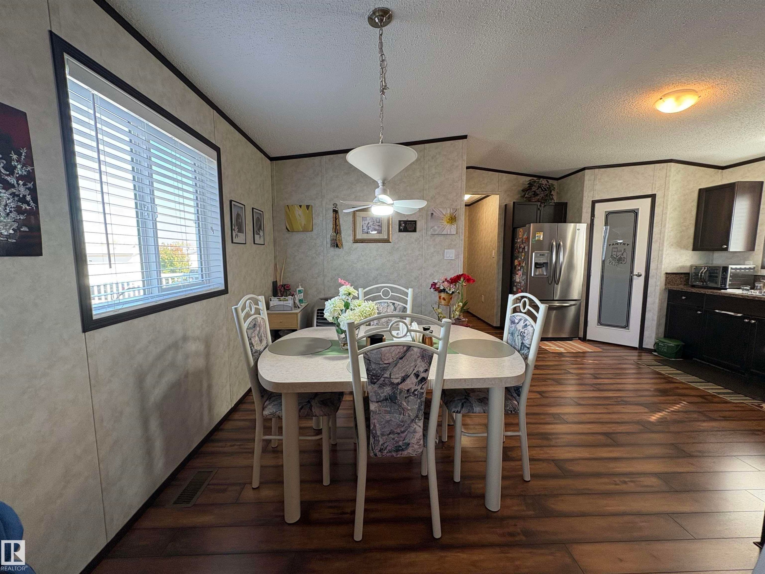 












419 Oak Ridge Crescent

,
Edmonton,




AB
T6P 0B3

